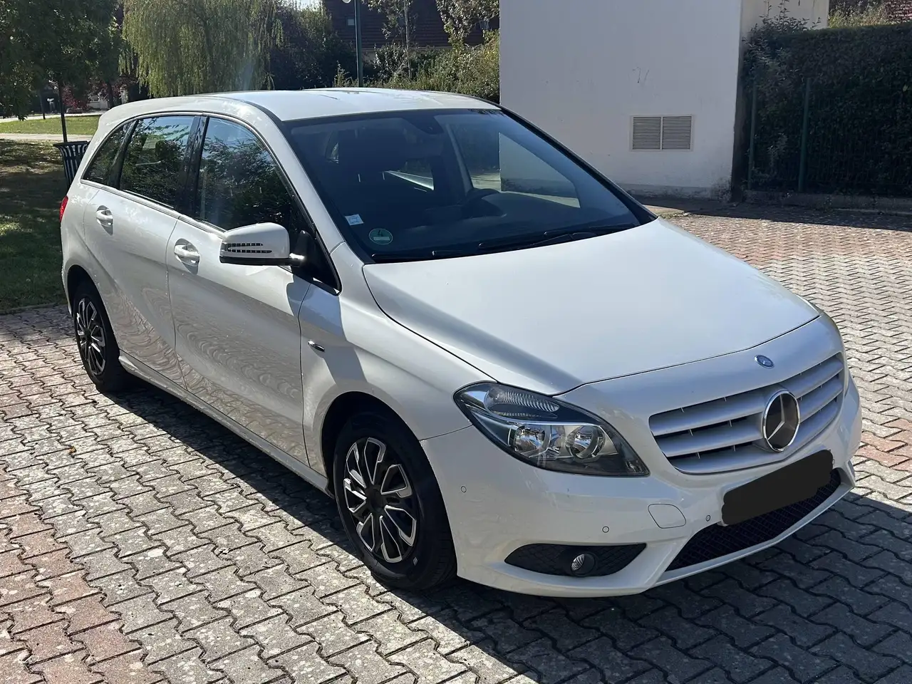 Mercedes-Benz B 180