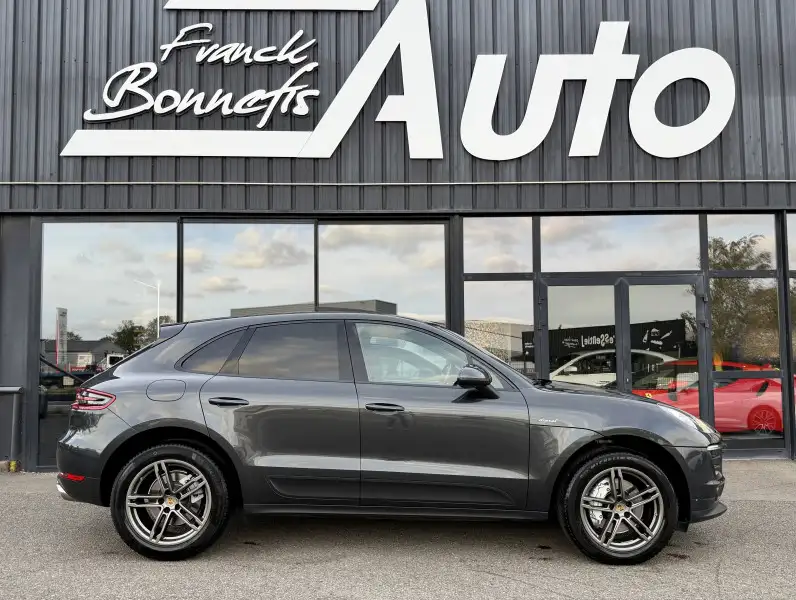 PORSCHE Macan