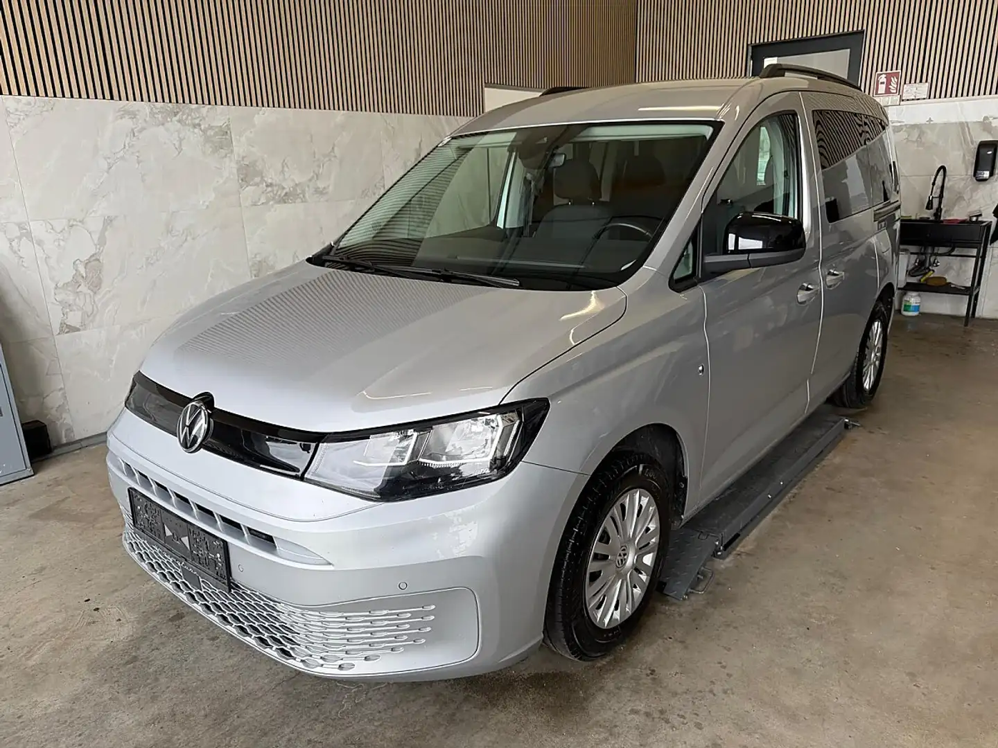 Volkswagen Caddy Kombi Austria 2,0 TDI Tempomat, Multikamera, Mu... Silber - 1