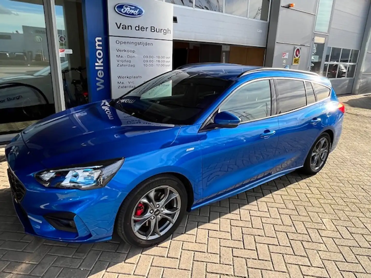 Ford Focus Wagon 1.0 EcoBoost 125pk ST Line X Business Blauw - 1