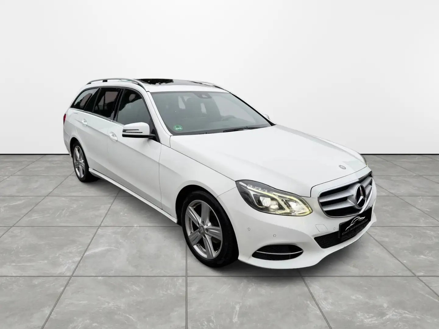 Mercedes-Benz E 200 T-Modell*FACELIFT*2.Hd*Pano*T-Leder*PDC* Weiß - 1