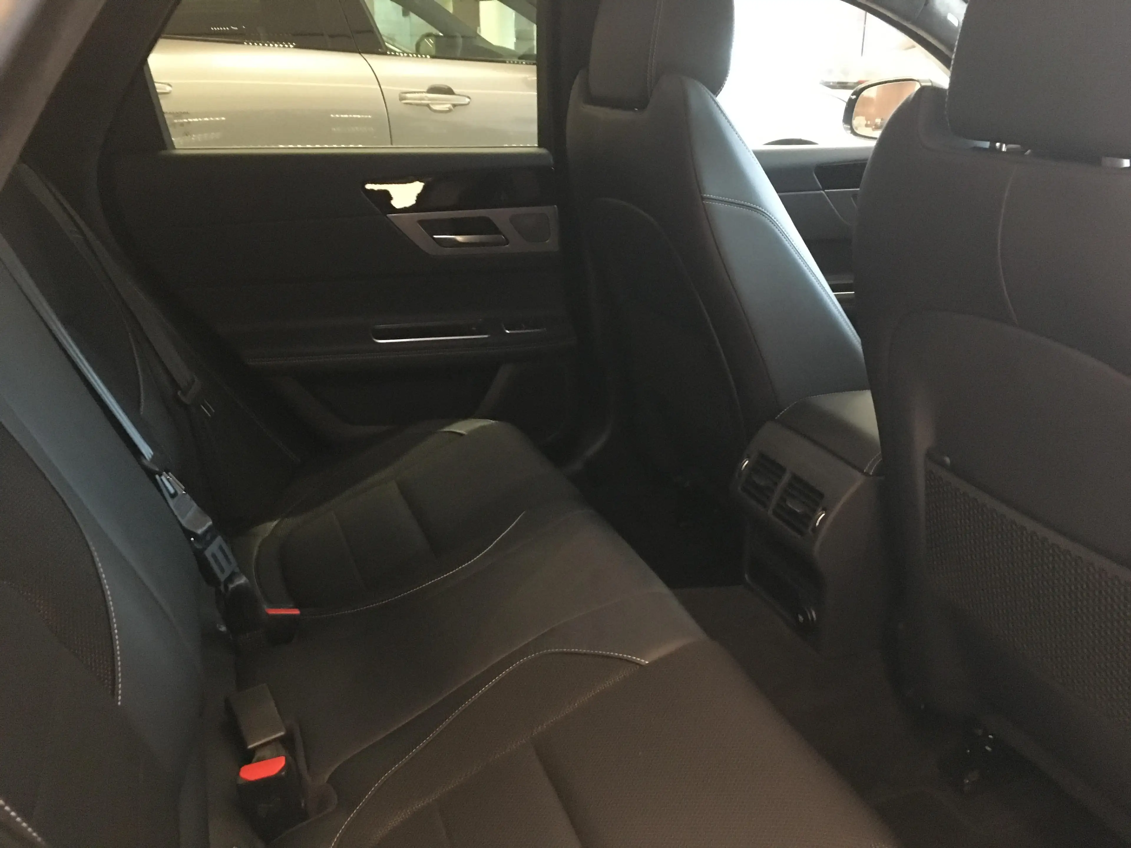 Jaguar XF R-sport — photo 5