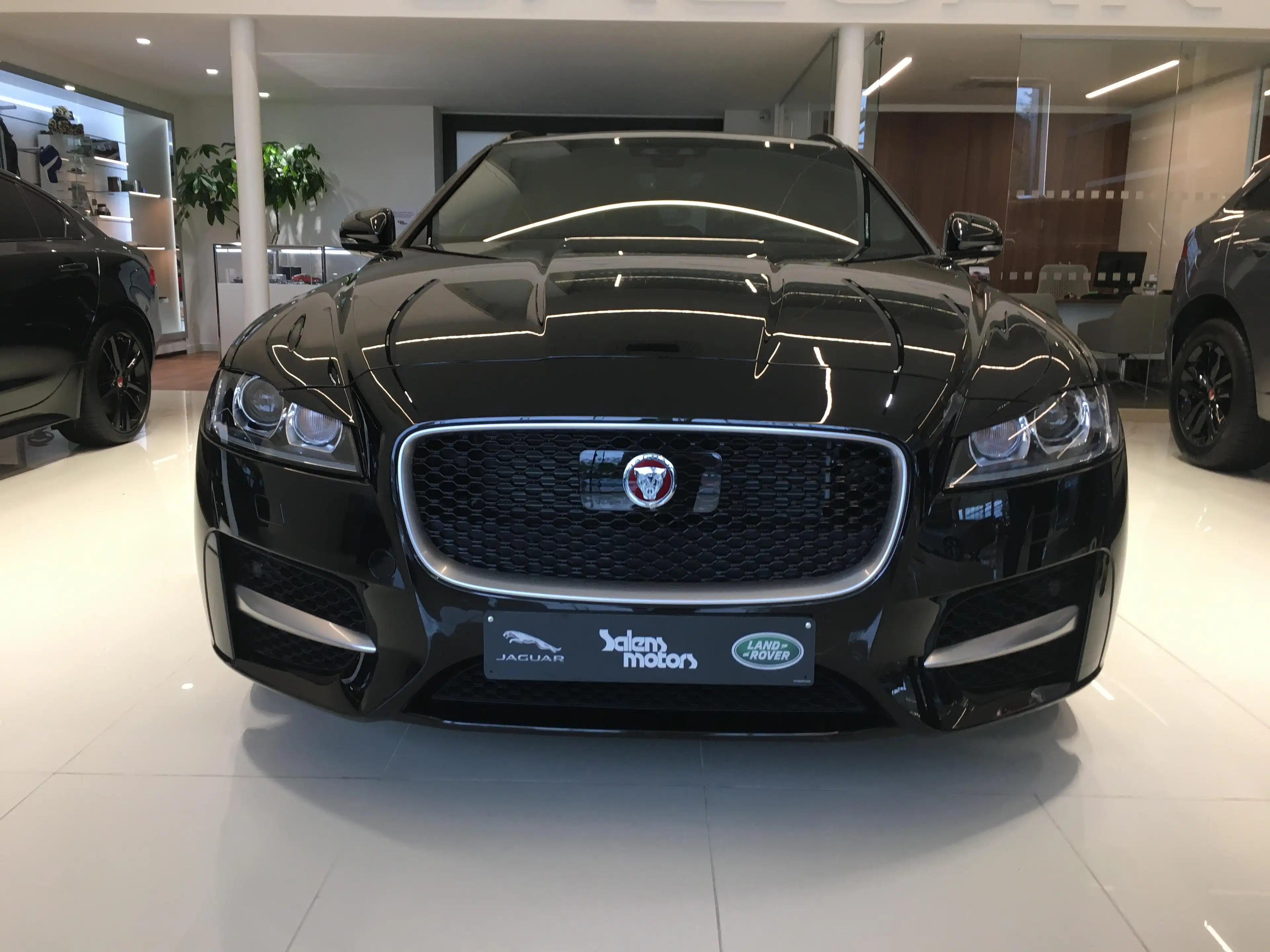 Jaguar XF R-sport — photo 8