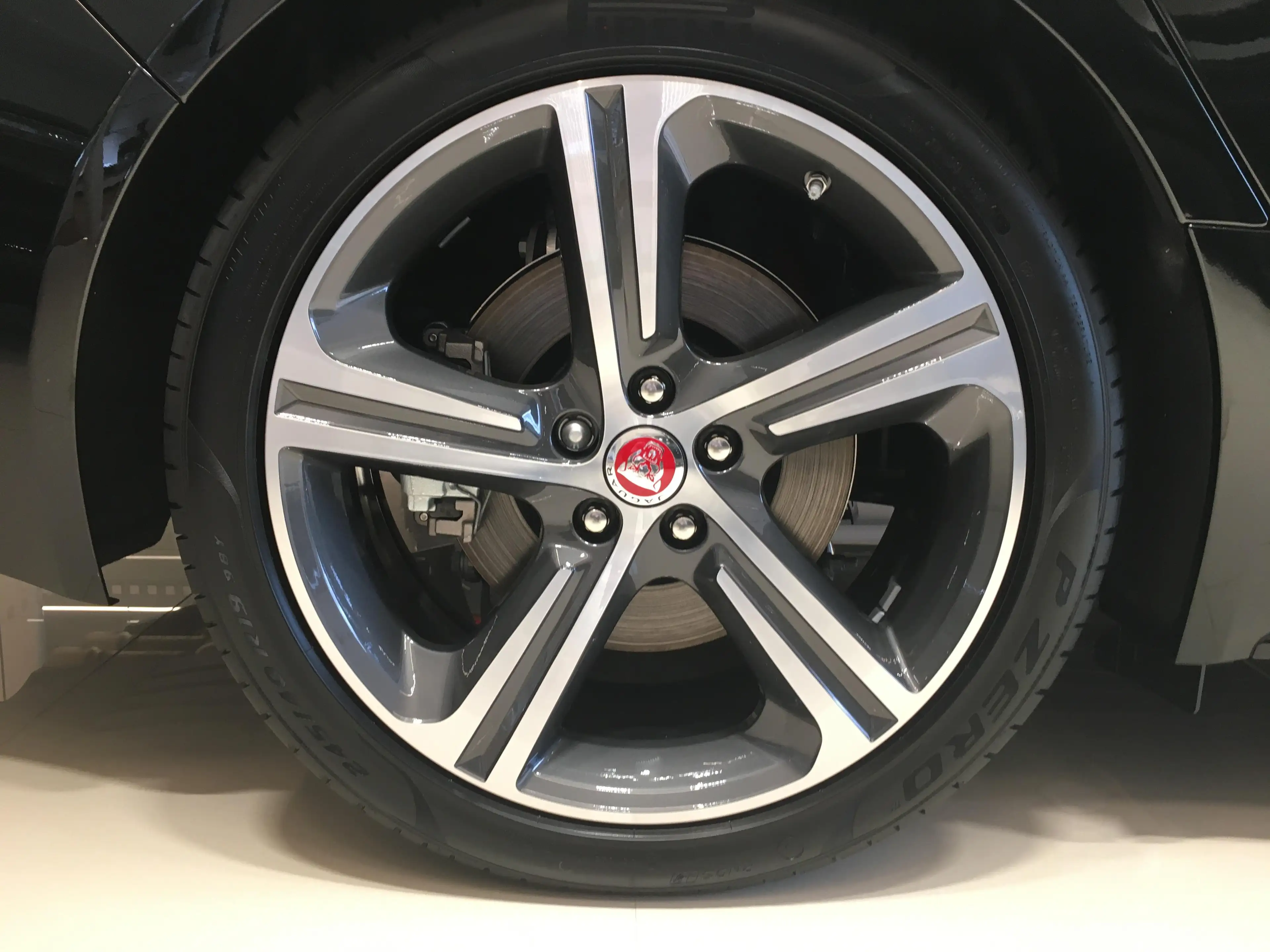 Jaguar XF R-sport — photo 9
