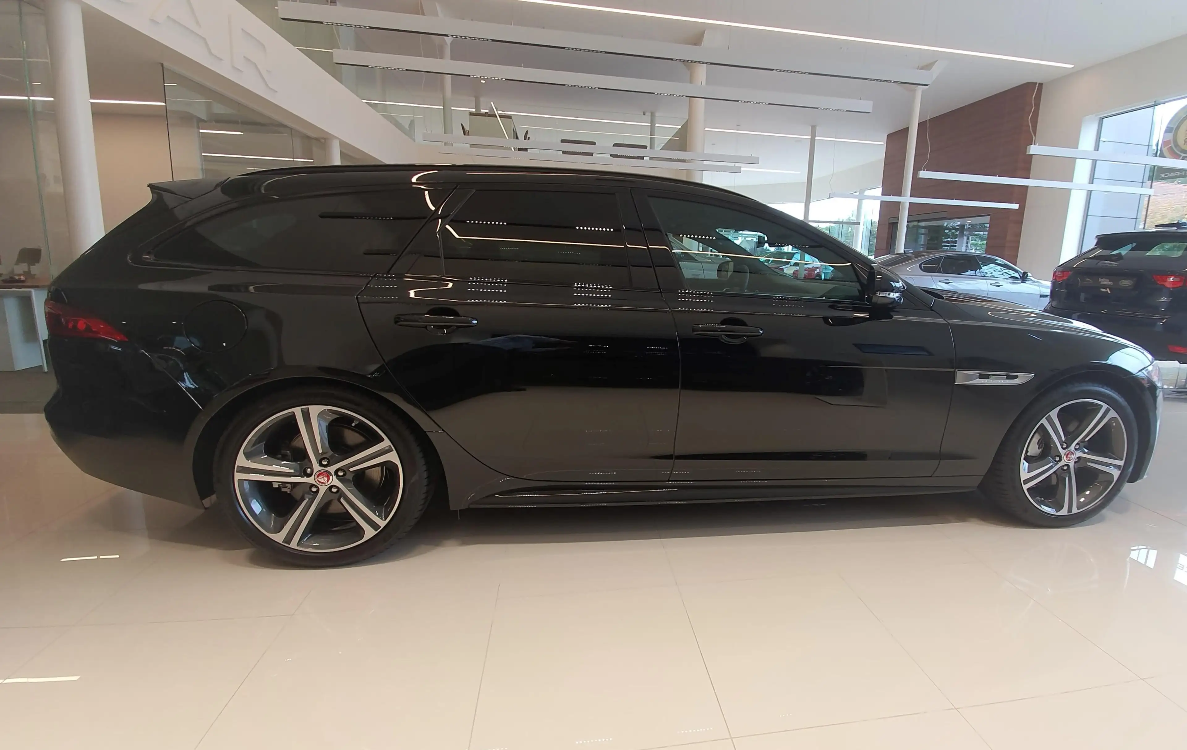 Jaguar XF R-sport — photo 6