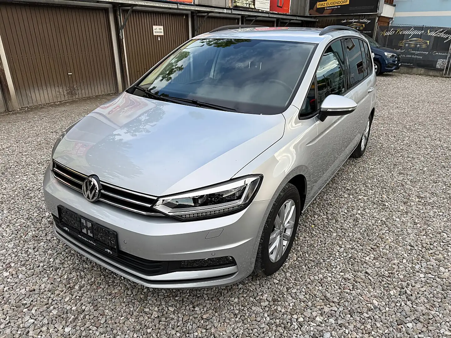 Volkswagen Touran Comfortline 1,6 SCR TDI DSG Silber - 1