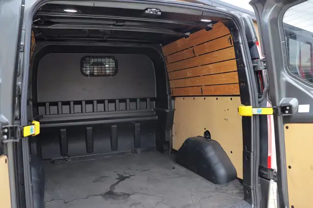 Ford Transit Custom view 26