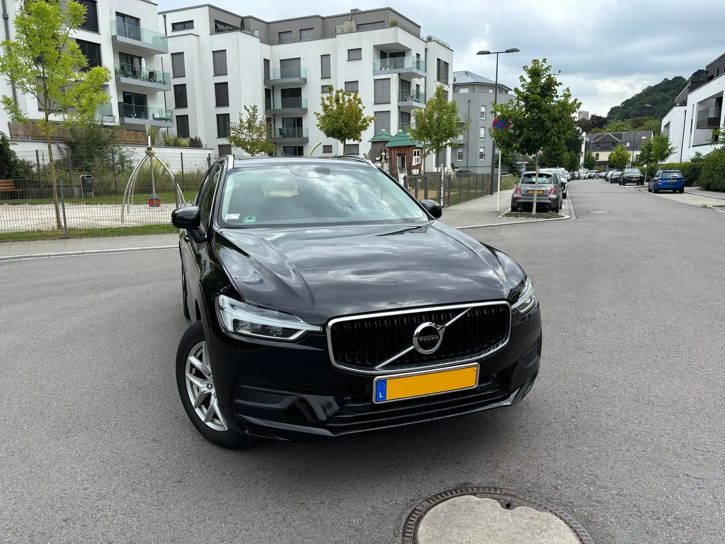 Volvo XC60 XC60 D4 Geartronic Momentum Pro Noir - 1