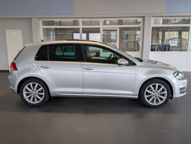 Volkswagen Golf view 2
