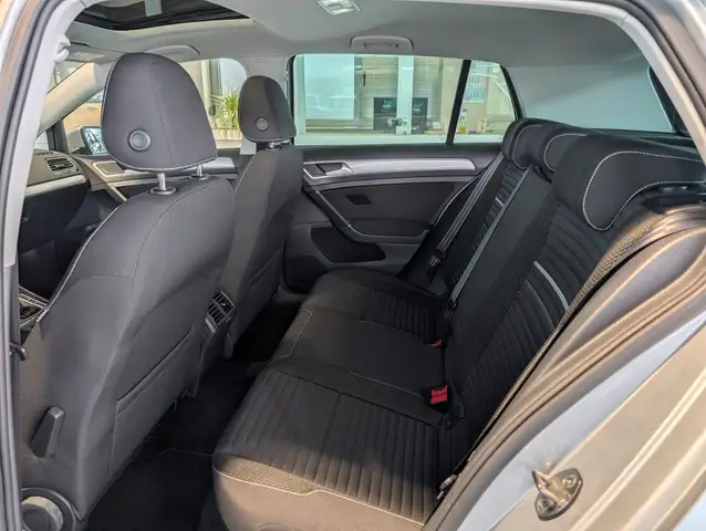 Volkswagen Golf view 9