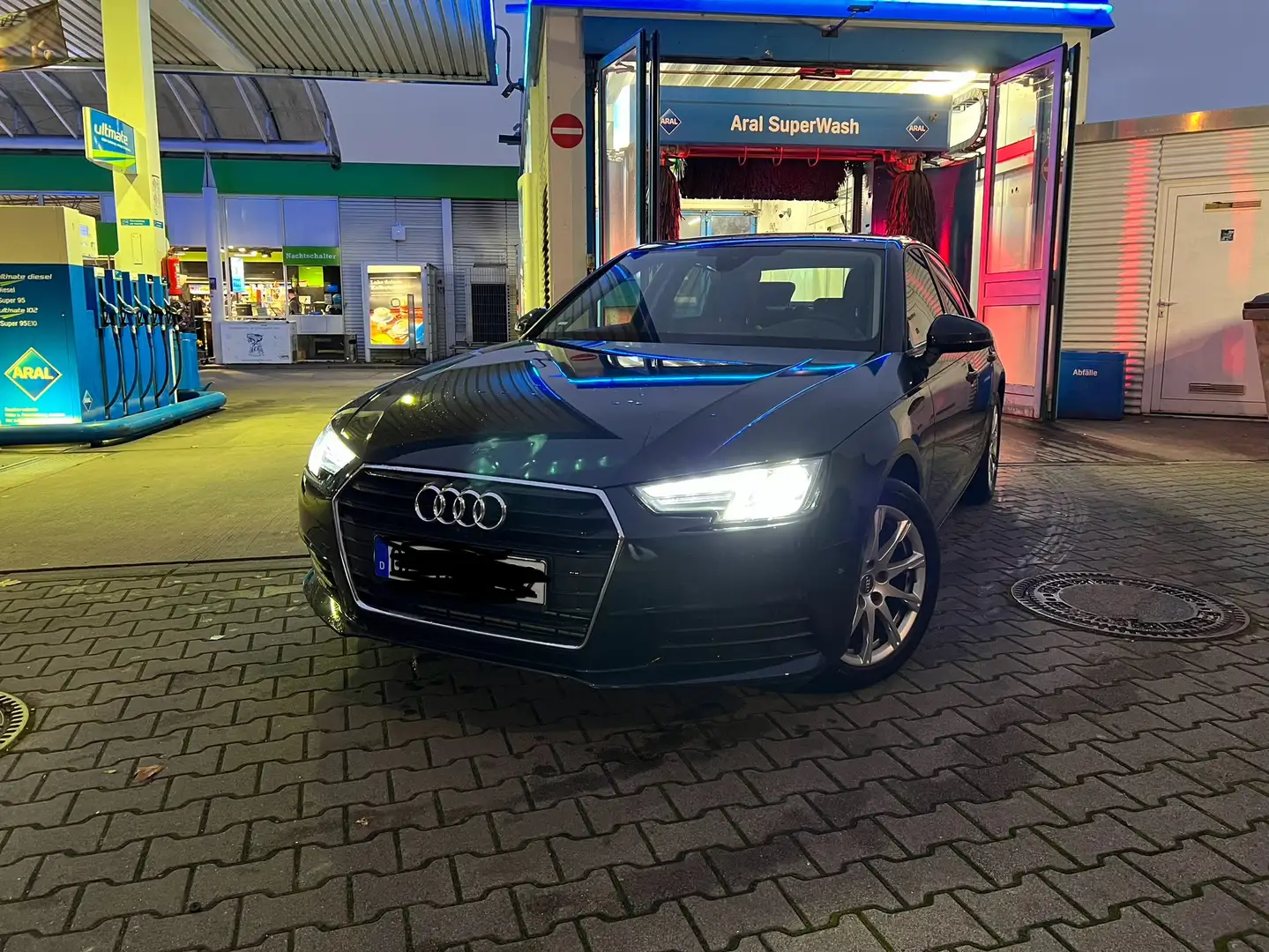 Audi A4 Audi A4 190ps, 360, Leder, Carplay, Blau - 1