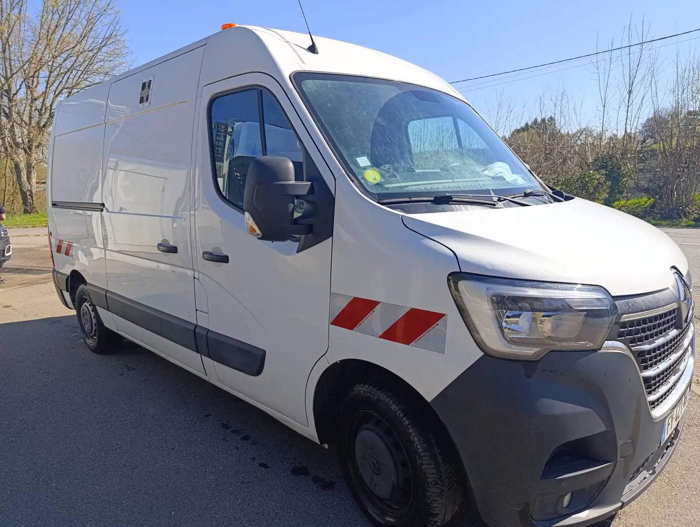 Renault Master GCF F3500 L2H2 135 aménagé Blanc - 1