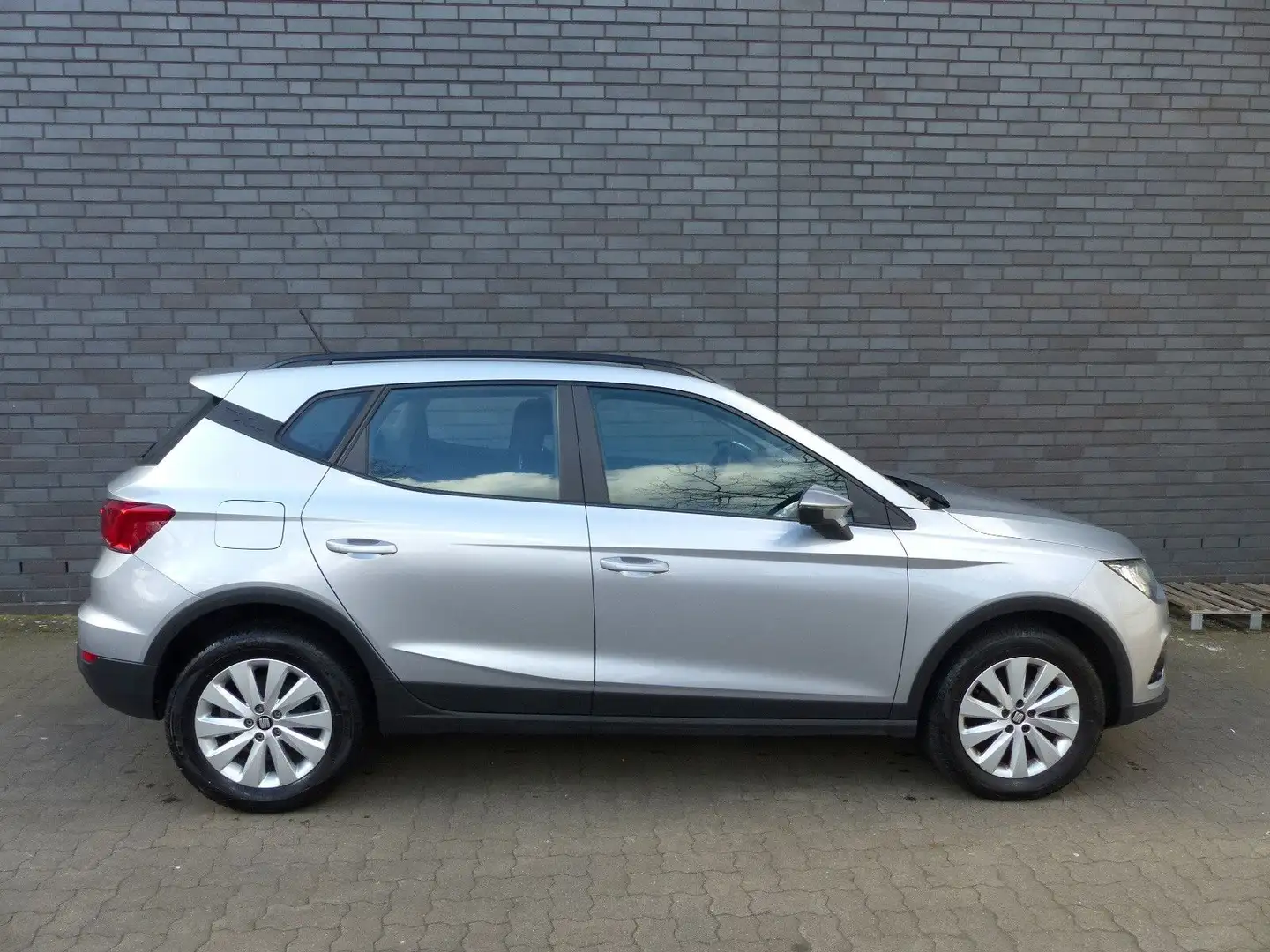 SEAT Arona 1,6 Style Klima/Bluetooth/Parkpilot/Tempom Silber - 2