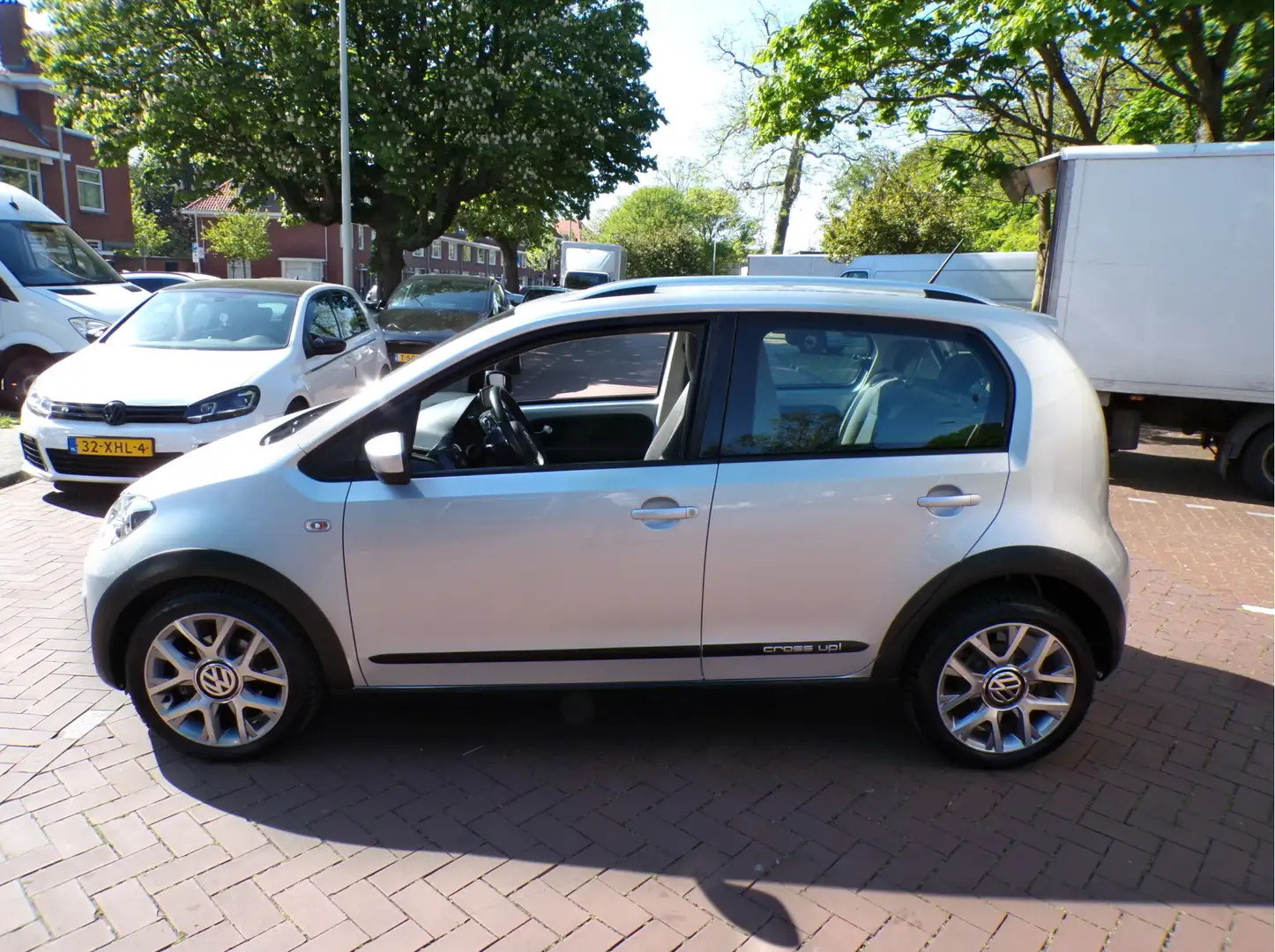 Volkswagen up! 1.0 cross up! BlueMotion AUTOMAAT Grijs - 2