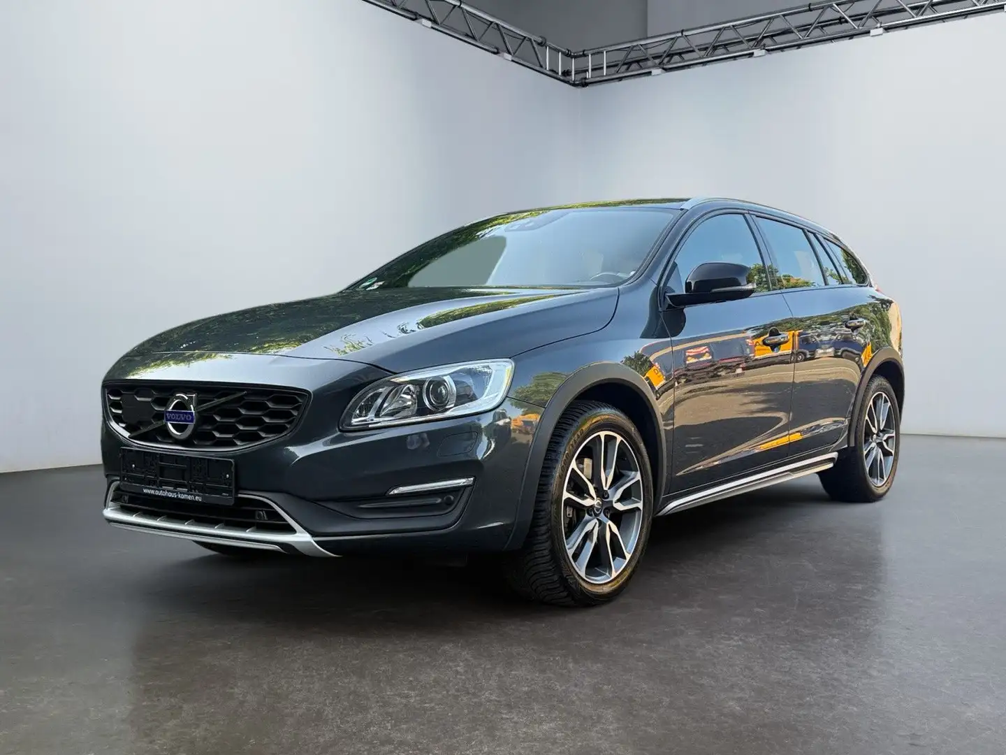Volvo V60 Cross Country Summum AWD Grijs - 1
