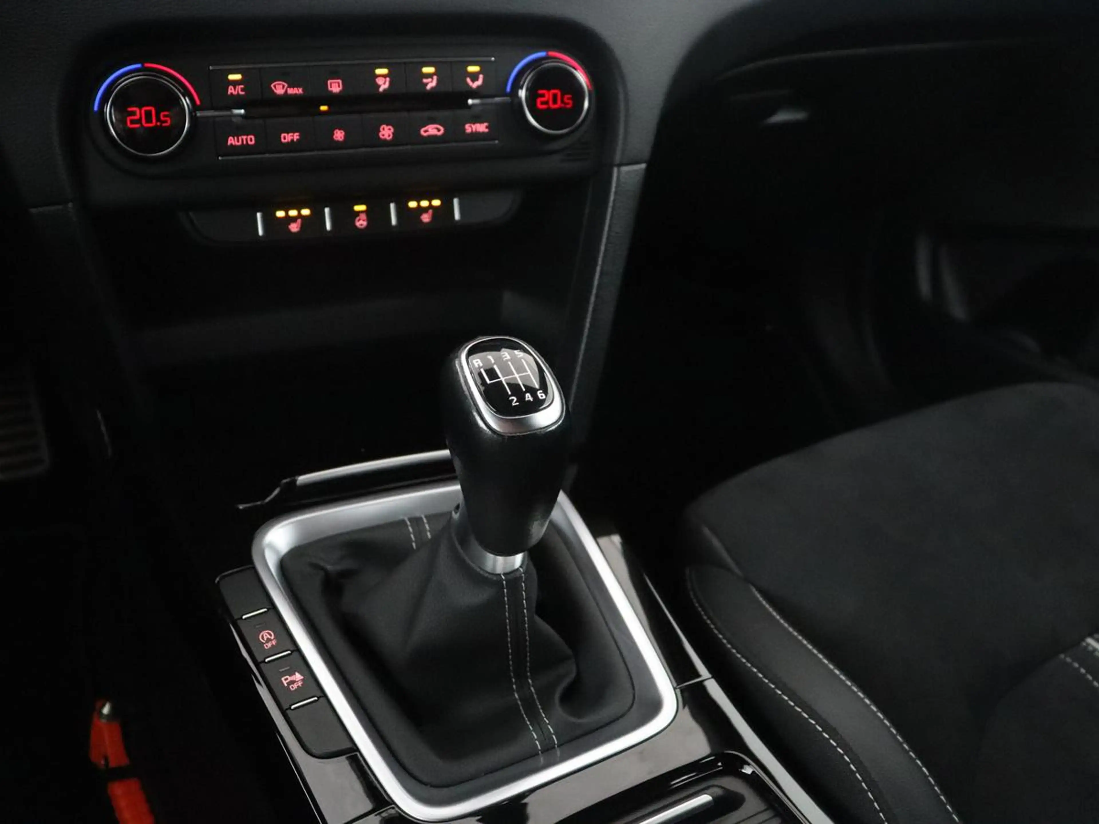 Kia ProCeed / pro_cee'd 1.4 T-GDI GT-Line | Leder/alcantara | Stuur/stoel — photo 9