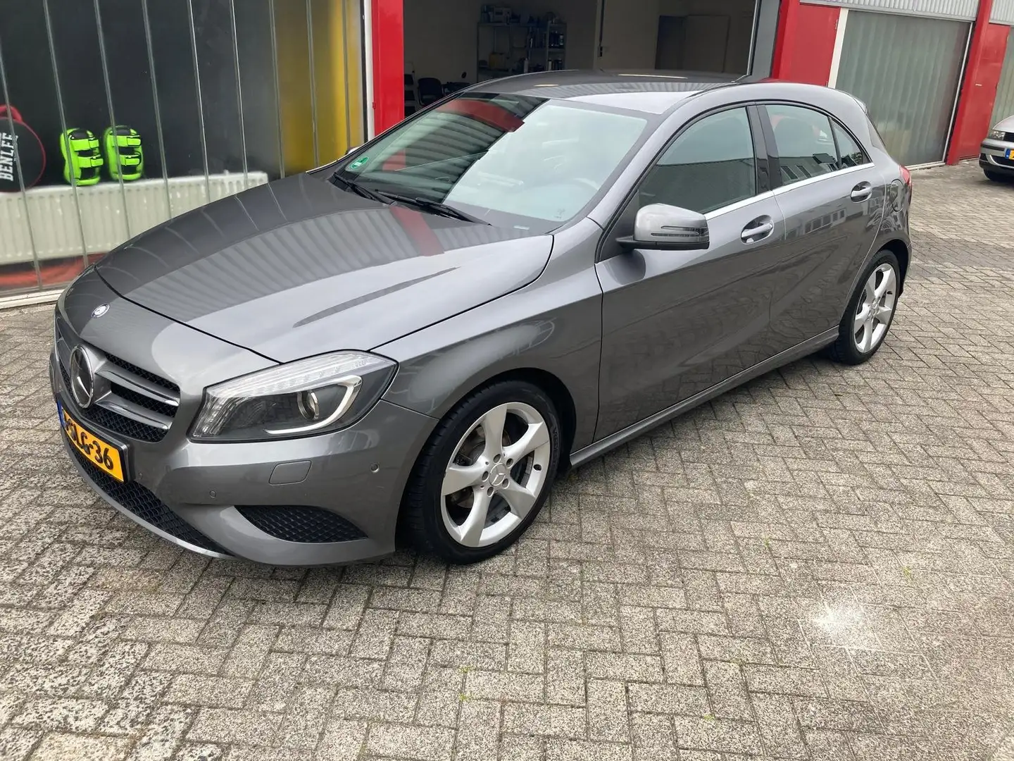 Mercedes-Benz A 180 A 180 Edition Nav 4U3 Grijs - 2