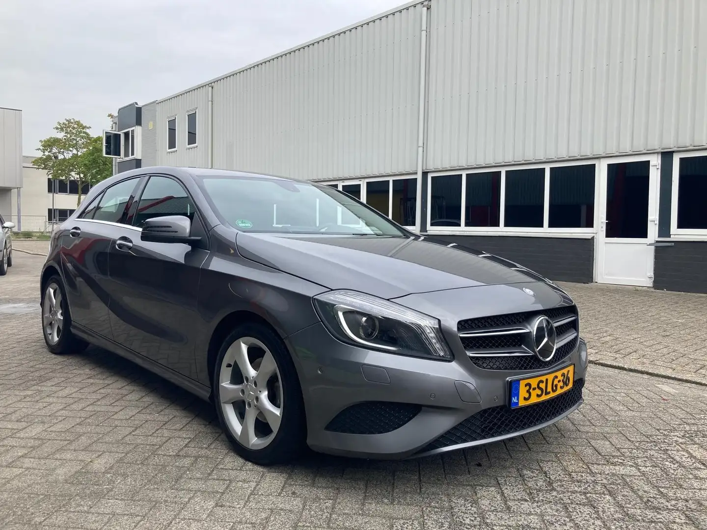 Mercedes-Benz A 180 A 180 Edition Nav 4U3 Grijs - 1
