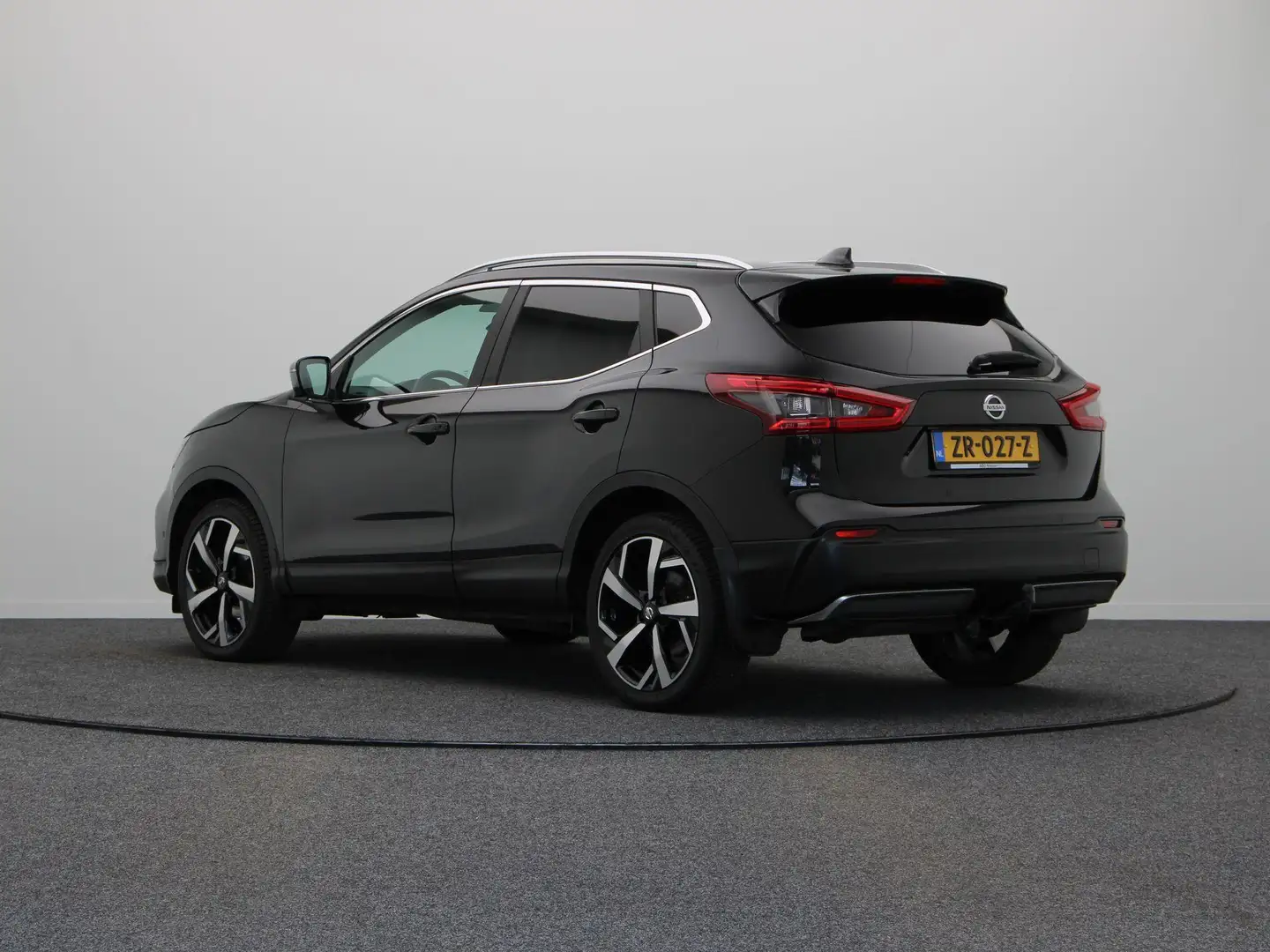 Nissan Qashqai 115pk Tekna + | Bose Audio | Panoramdak | Elektris Schwarz - 2