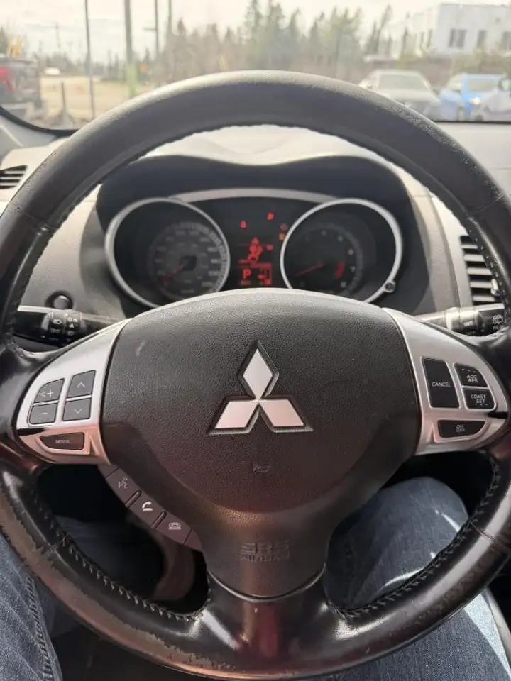 Mitsubishi Outlander снимка Mitsubishi Outlander
