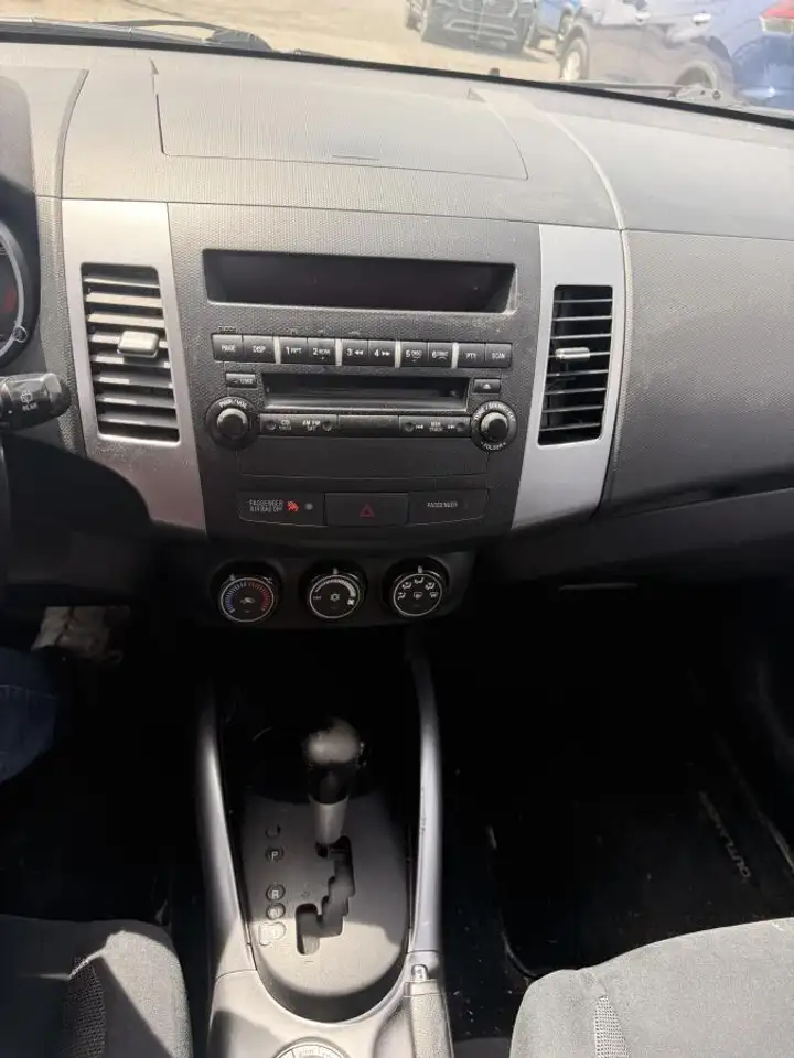 Mitsubishi Outlander снимка Mitsubishi Outlander