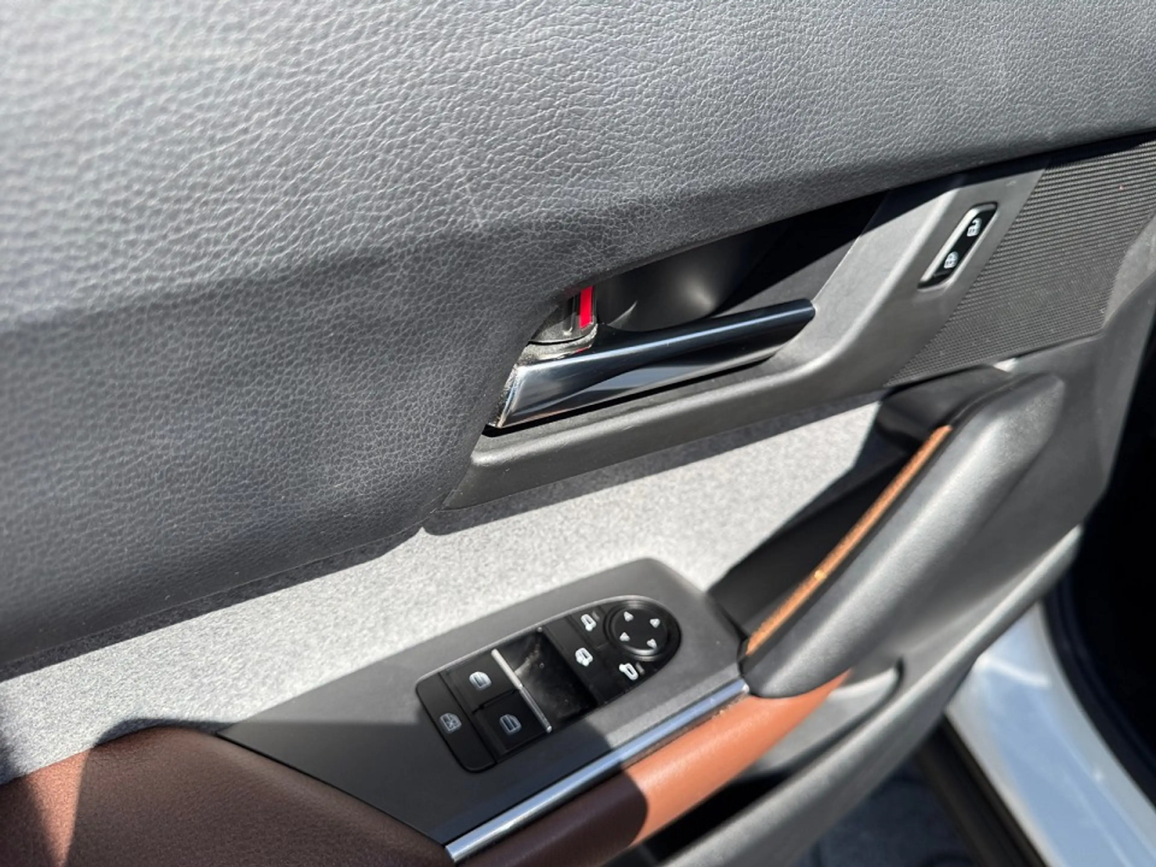 Mazda MX-30 35,5 kWh e-SKYACTIV EV 145 PS 2022 L e-SKYACTIV EV — photo 11