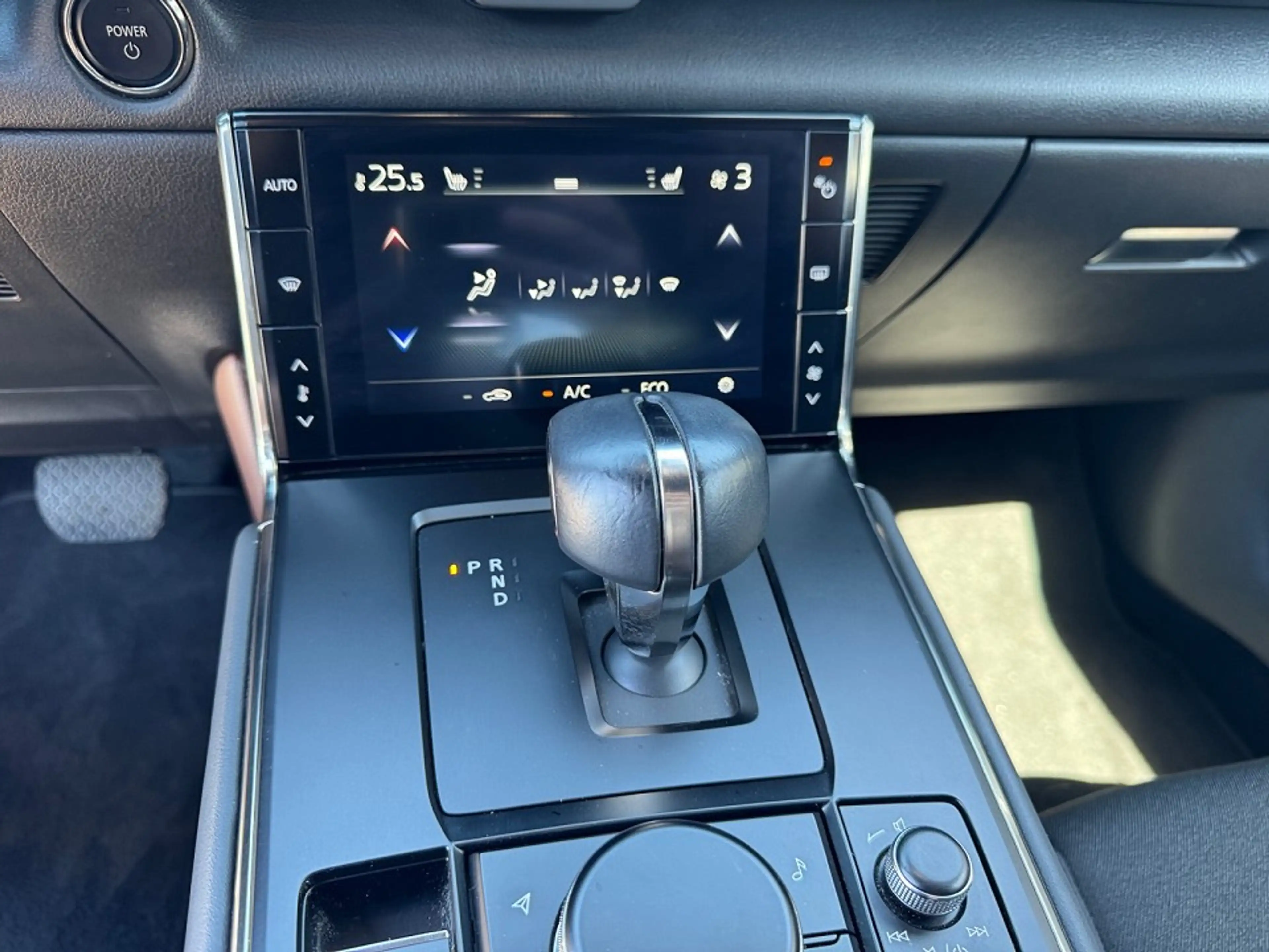 Mazda MX-30 35,5 kWh e-SKYACTIV EV 145 PS 2022 L e-SKYACTIV EV — photo 15