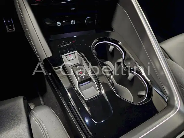 Audi Q5 view 10