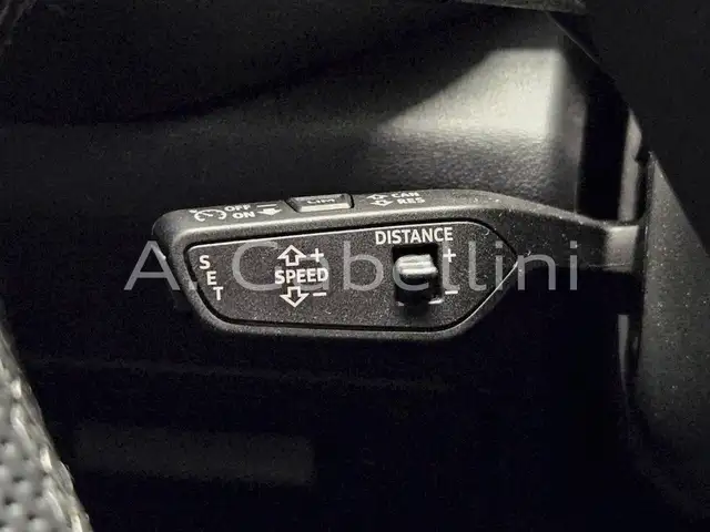 Audi Q5 view 11