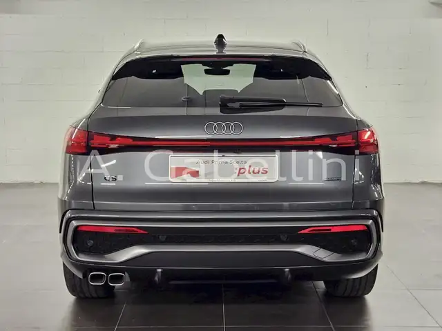 Audi Q5 view 5