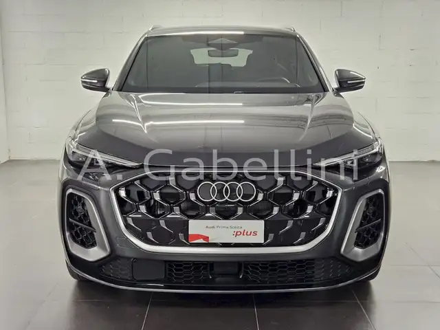 Audi Q5 view 2