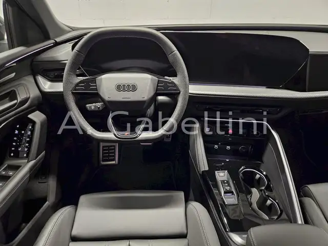 Audi Q5 view 7