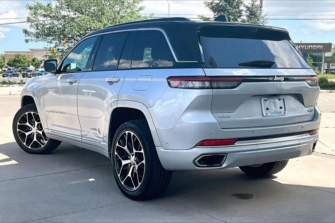 Jeep Grand Cherokee снимка Jeep Grand Cherokee