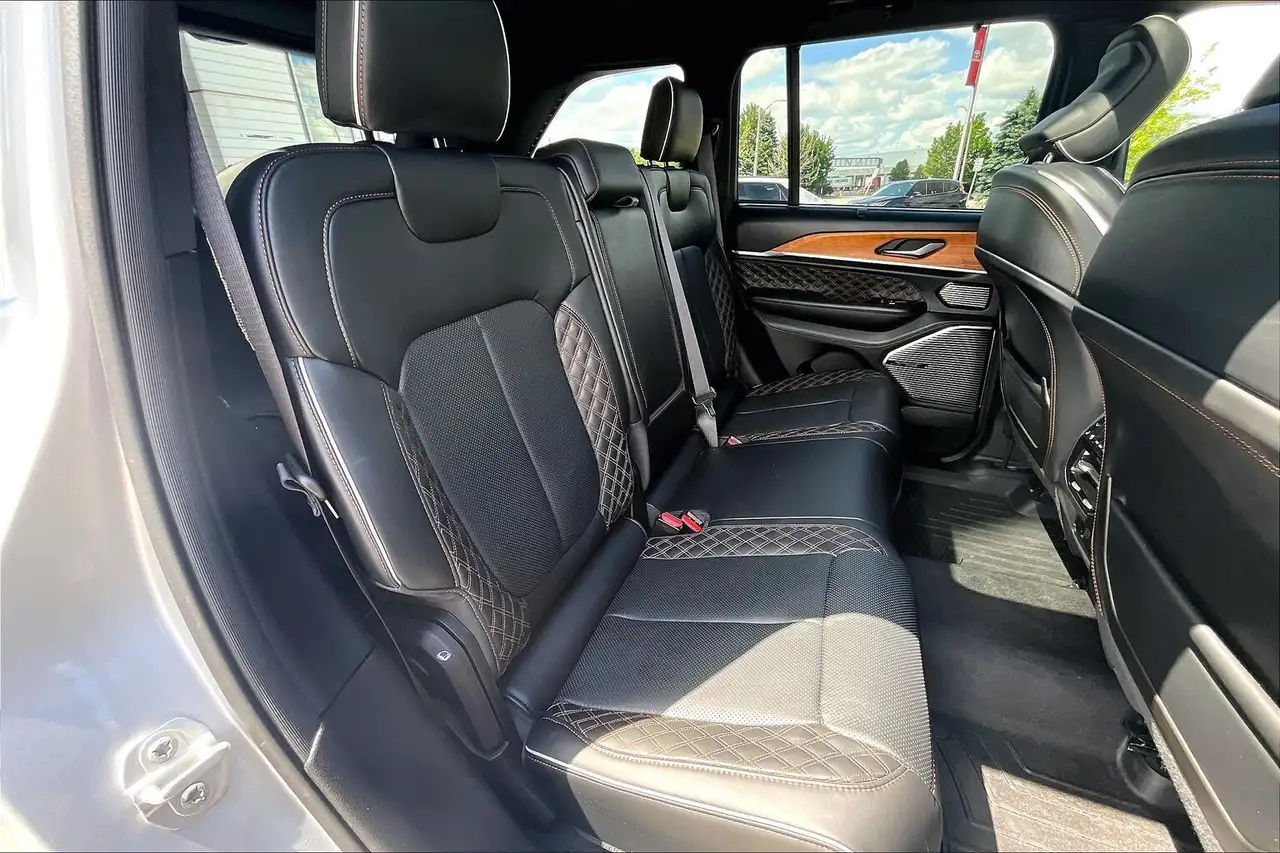 Jeep Grand Cherokee снимка Jeep Grand Cherokee