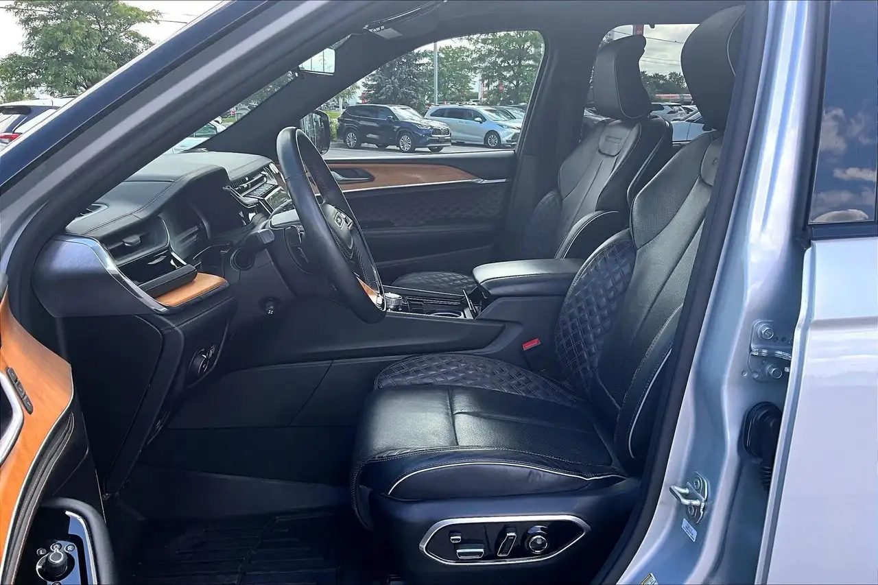 Jeep Grand Cherokee снимка Jeep Grand Cherokee