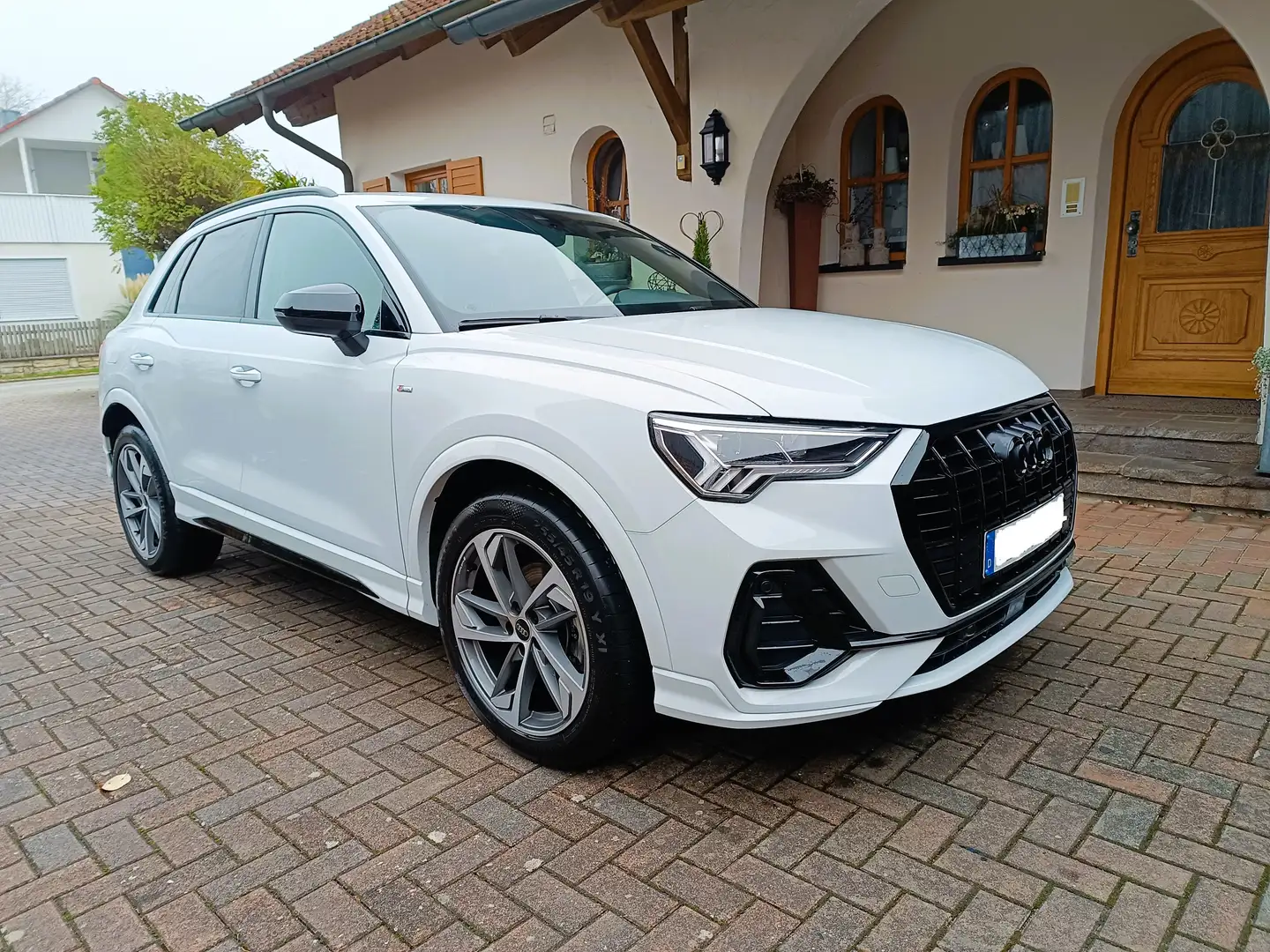 Audi Q3 Q3 35 TFSI S line AHK Navi el.Sitz RFK Weiß - 1