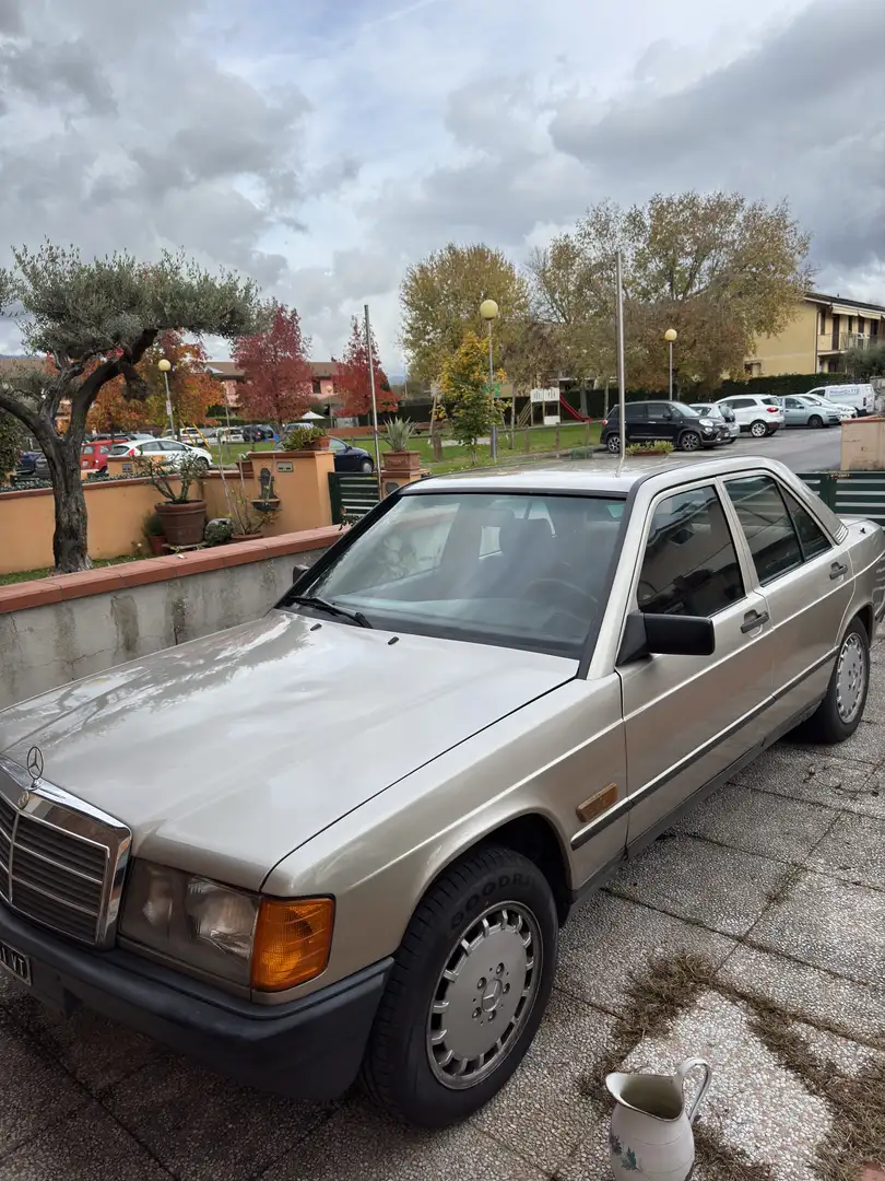 Mercedes-Benz 190 2.0 E 122cv - 1