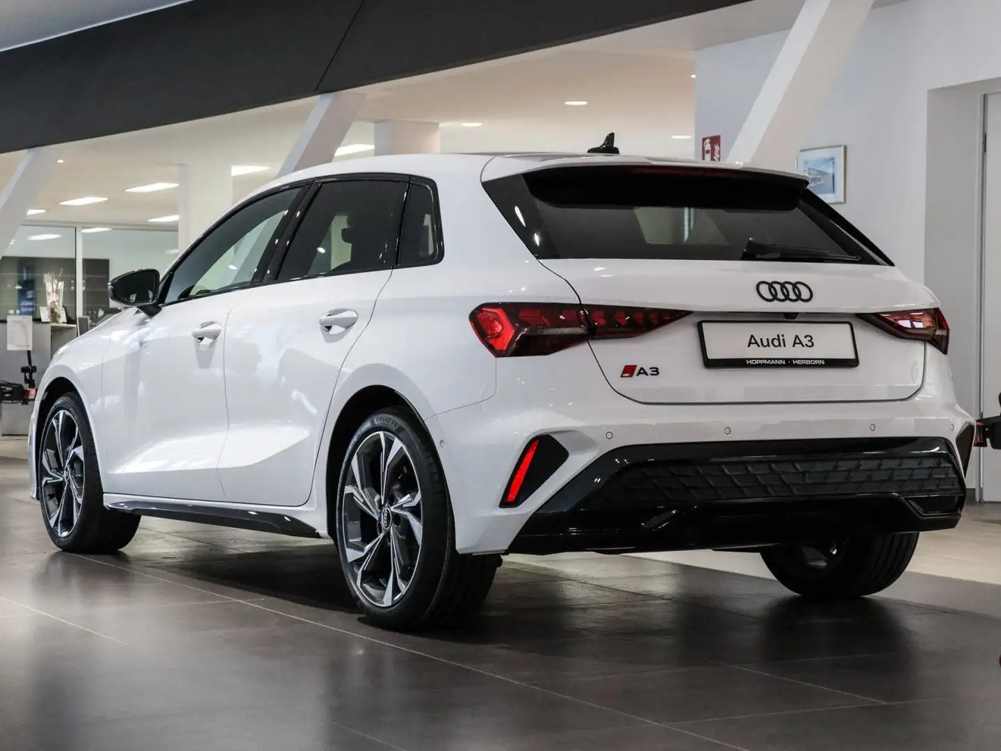 Audi A3 30 TFSI S-Line Virtual Smartphone I Weiß - 2