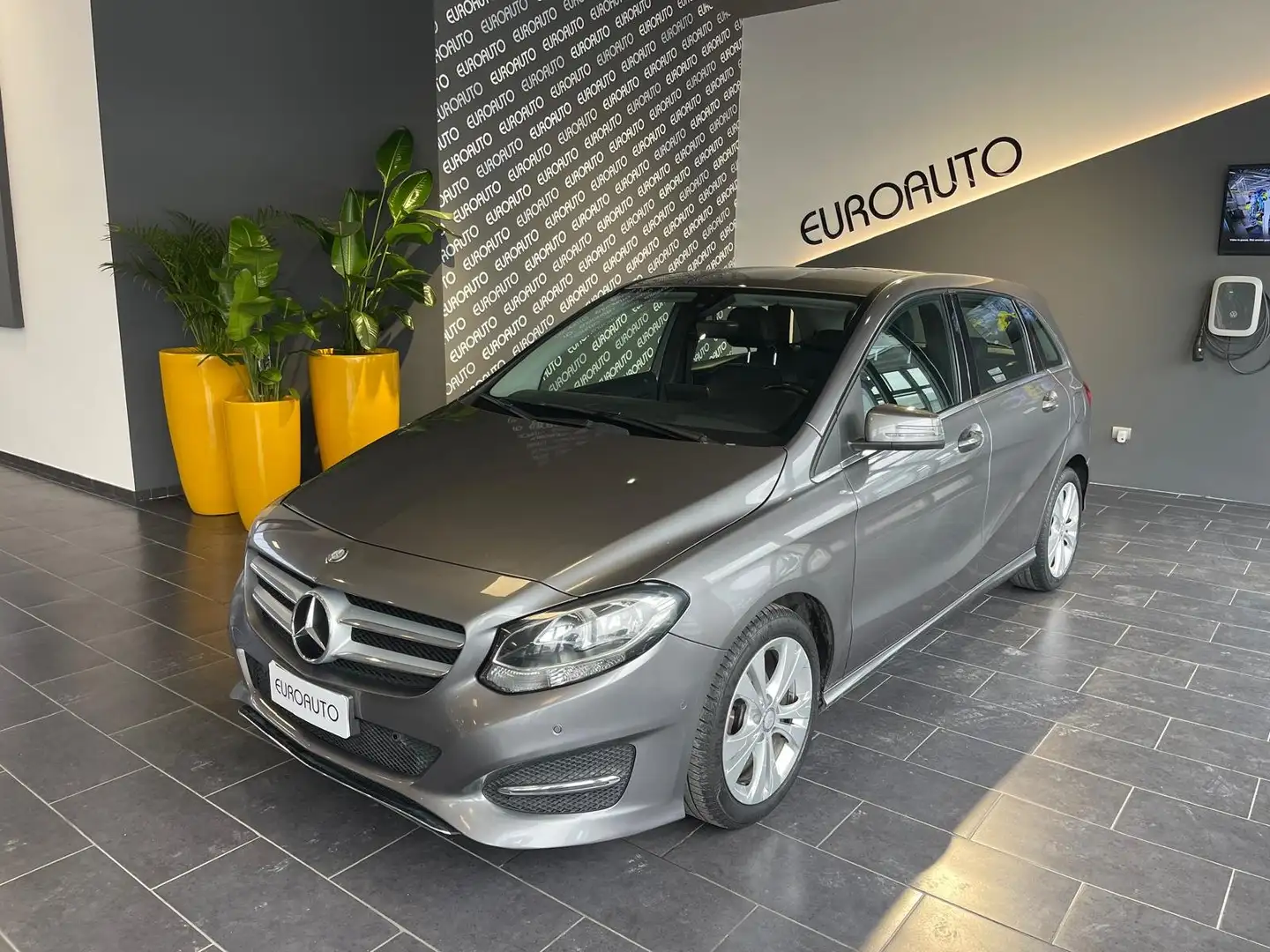 Mercedes-Benz B 180 B 180 d (cdi) SPORT AUTOMATICO Gris - 1