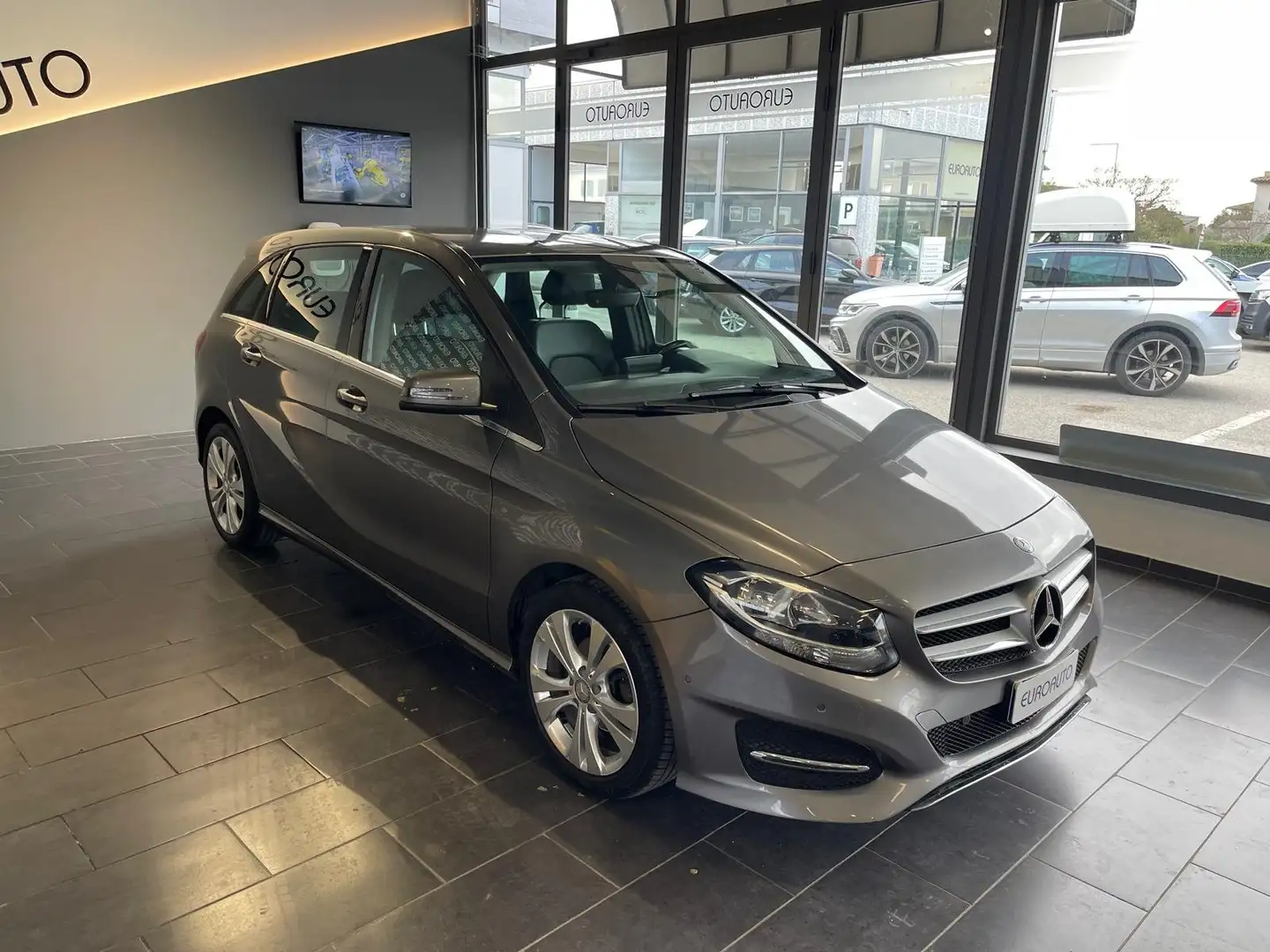 Mercedes-Benz B 180 B 180 d (cdi) SPORT AUTOMATICO Gris - 2