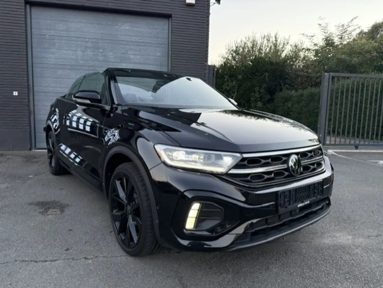 Volkswagen T-Roc Cabriolet 1.5 TSI R-Line DSG Leder Camera AdapCruise Zetel/Stuur verwarming Trekhaak IQ LIght