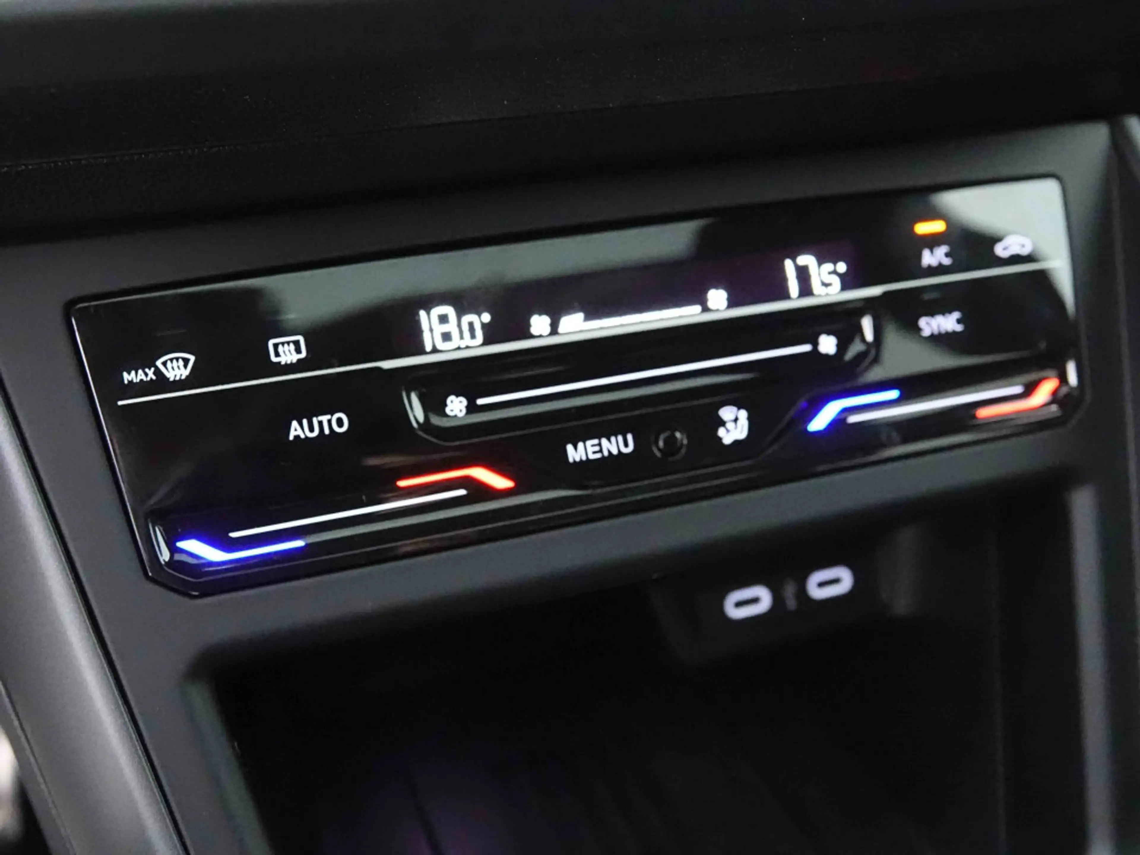 Volkswagen Taigo 1.0 TSi 116 R-Line | Pano | GPS by App | IQ.Drive — photo 14