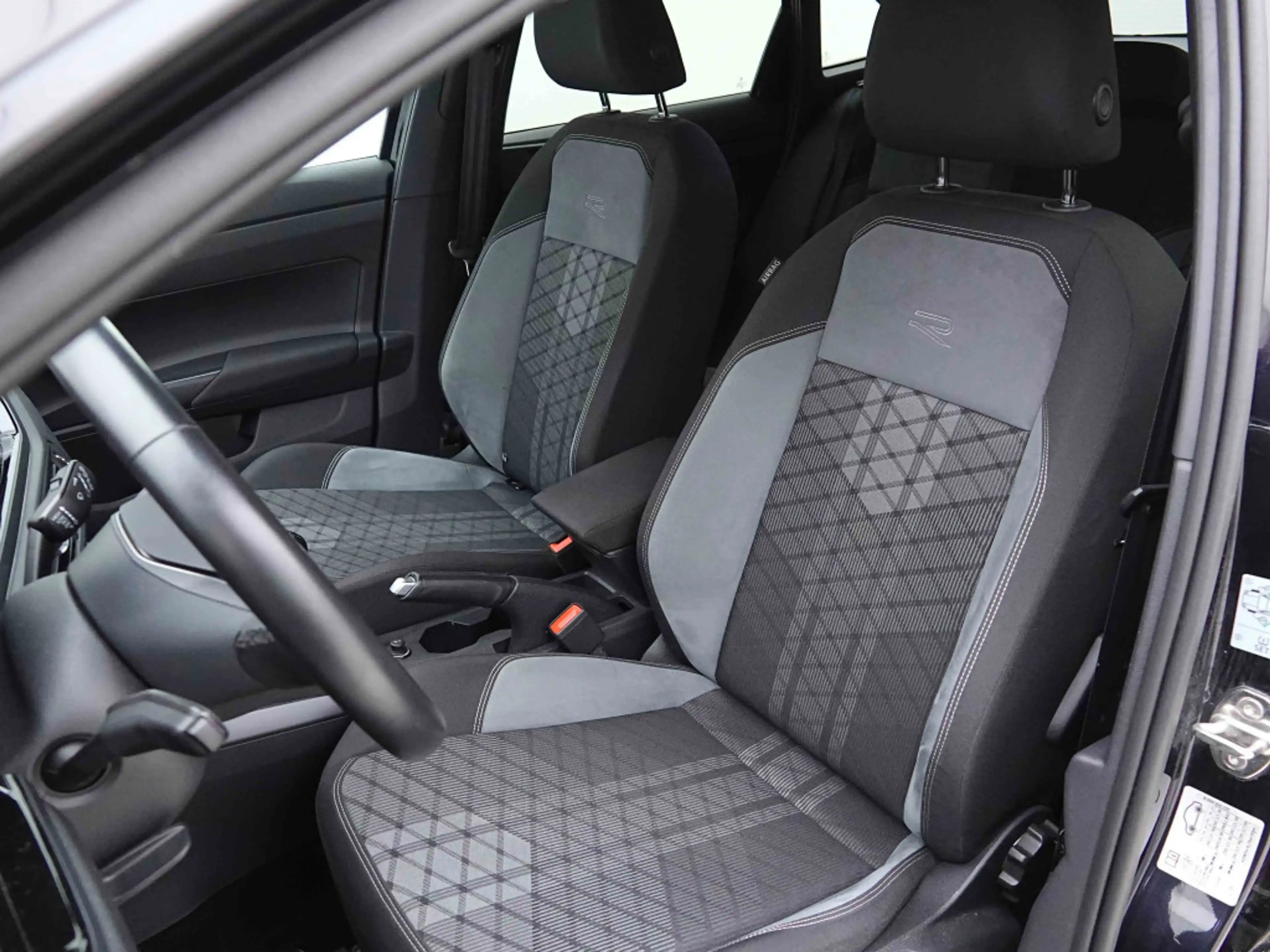 Volkswagen Taigo 1.0 TSi 116 R-Line | Pano | GPS by App | IQ.Drive — photo 7