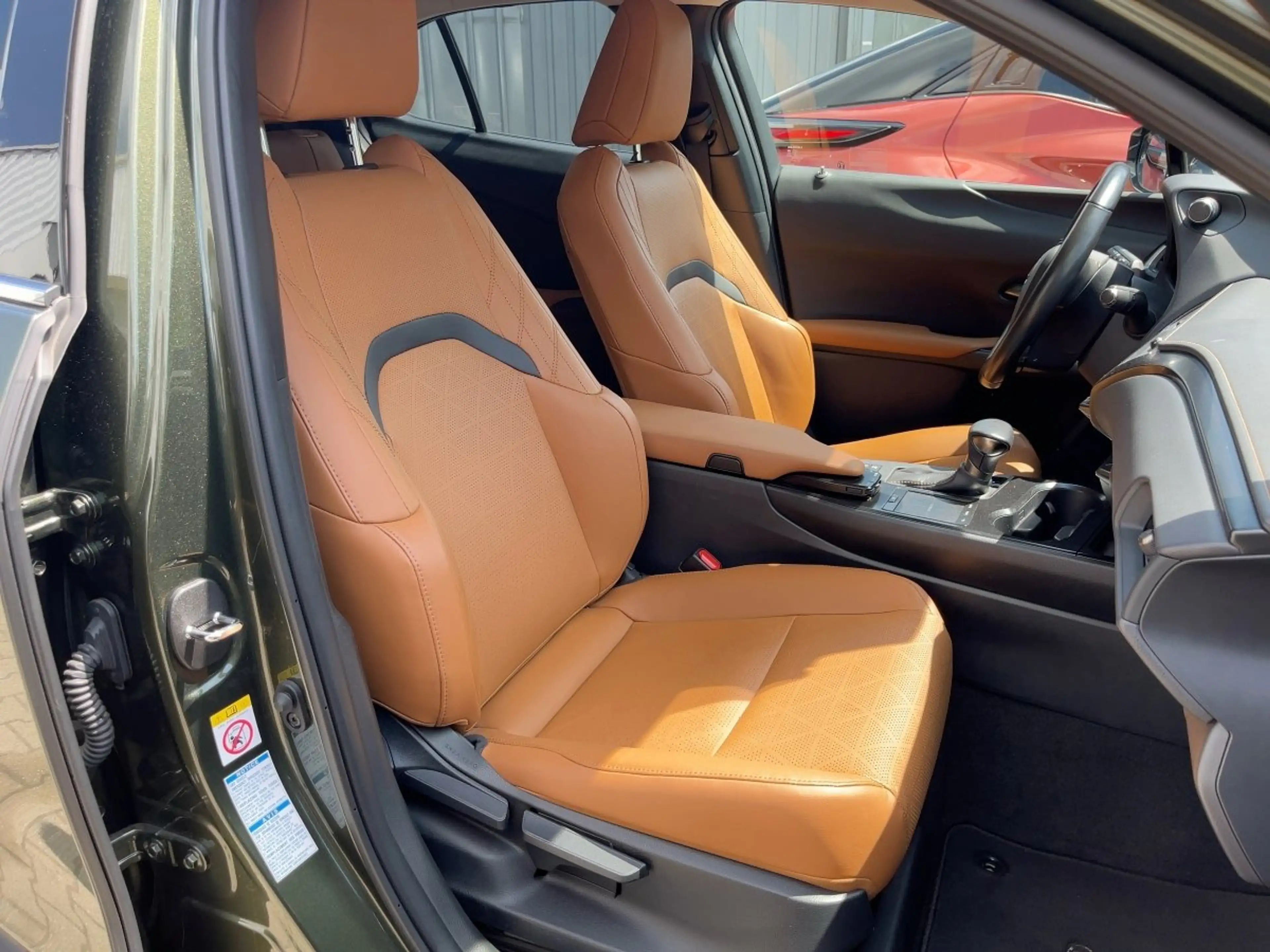 Lexus UX 250h Executive E-Four AHK*HUD*Navi*ACC*KAM*SHZ — photo 10