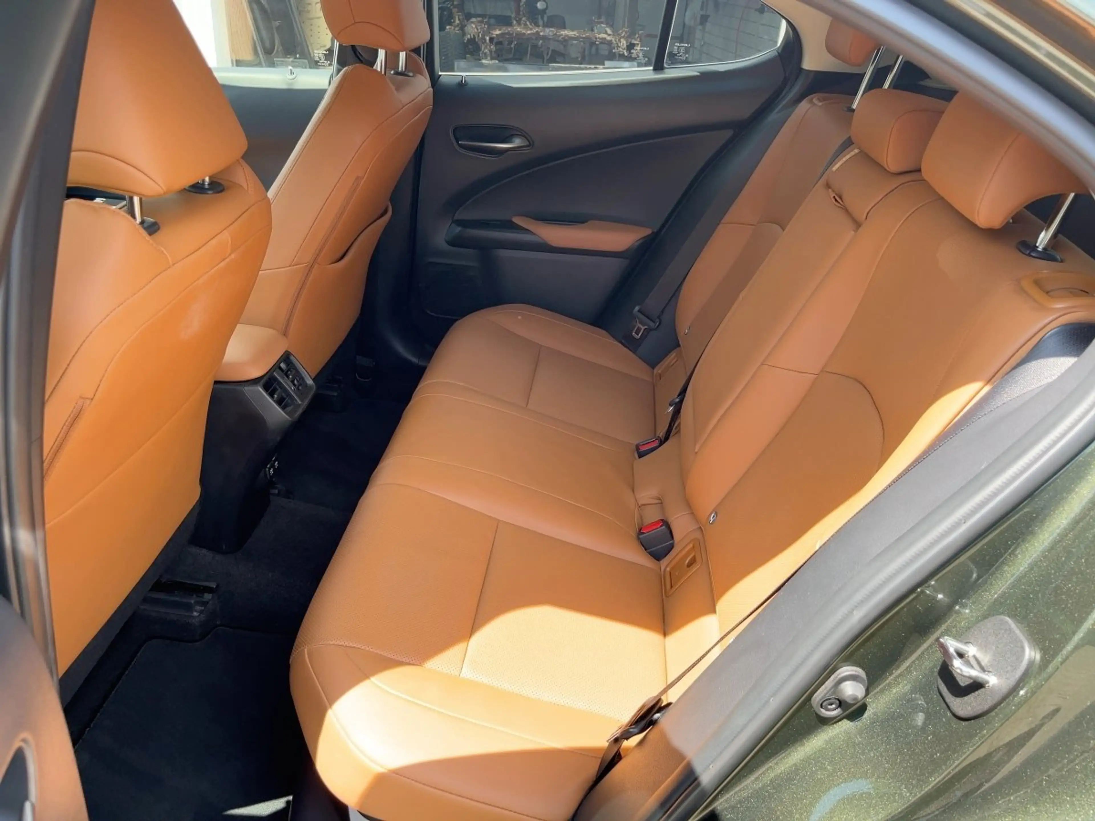 Lexus UX 250h Executive E-Four AHK*HUD*Navi*ACC*KAM*SHZ — photo 9
