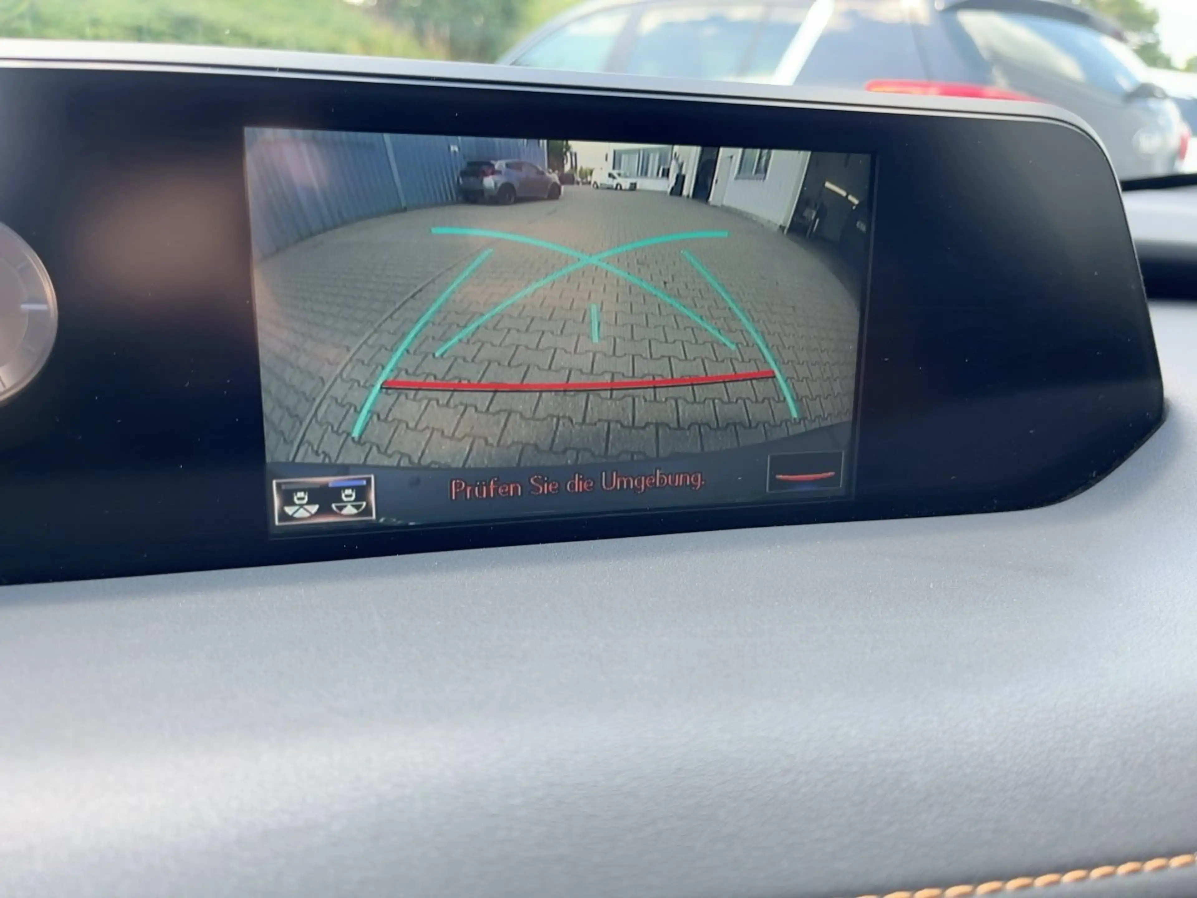 Lexus UX 250h Executive E-Four AHK*HUD*Navi*ACC*KAM*SHZ — photo 14