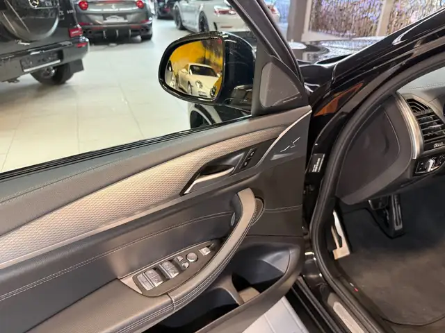 BMW X4 view 17