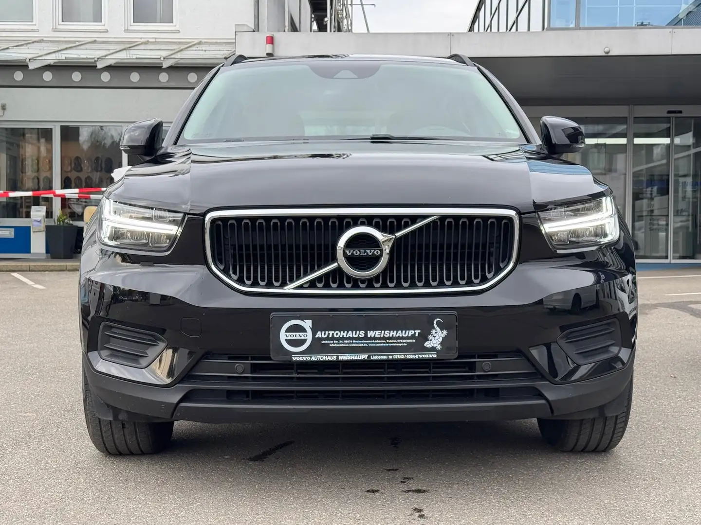 Volvo XC40 D3*Kinetic*Navi*Rückfahrkamera*AHK*PDC*Met. Schwarz - 2