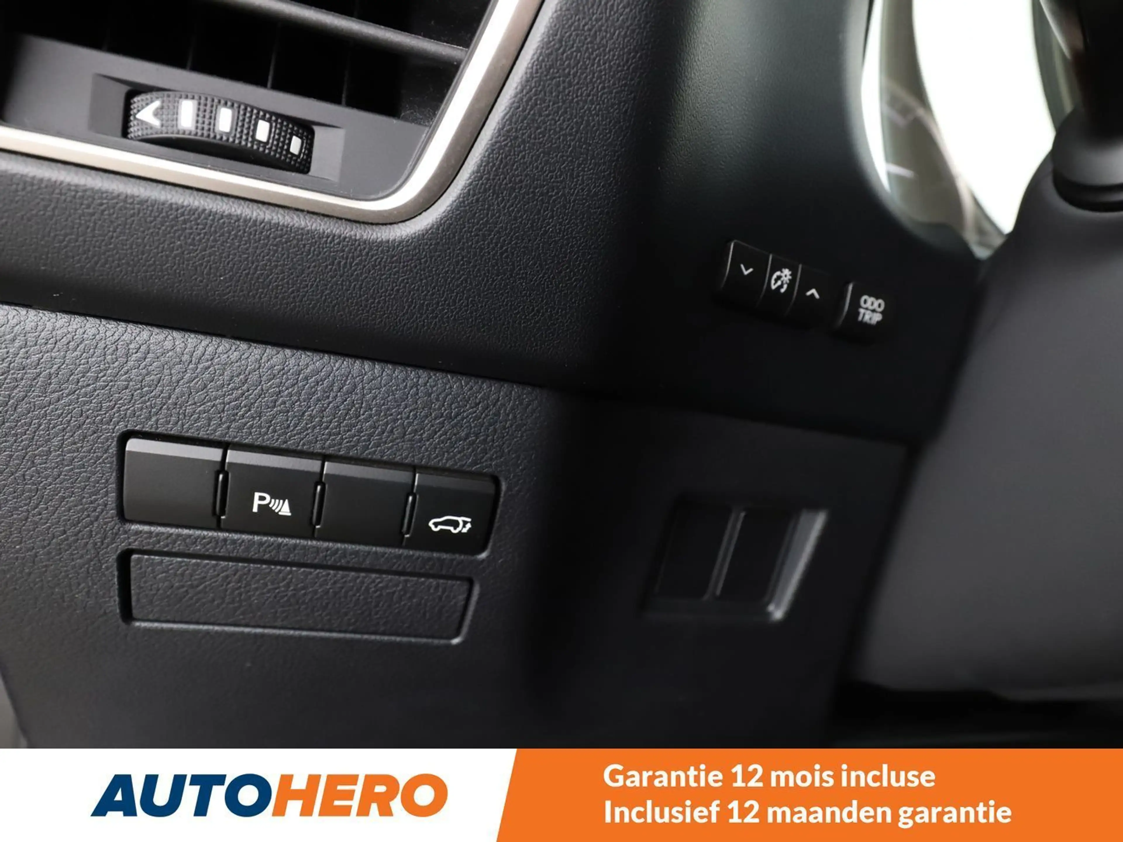 Lexus NX 300h NX 300h — photo 15