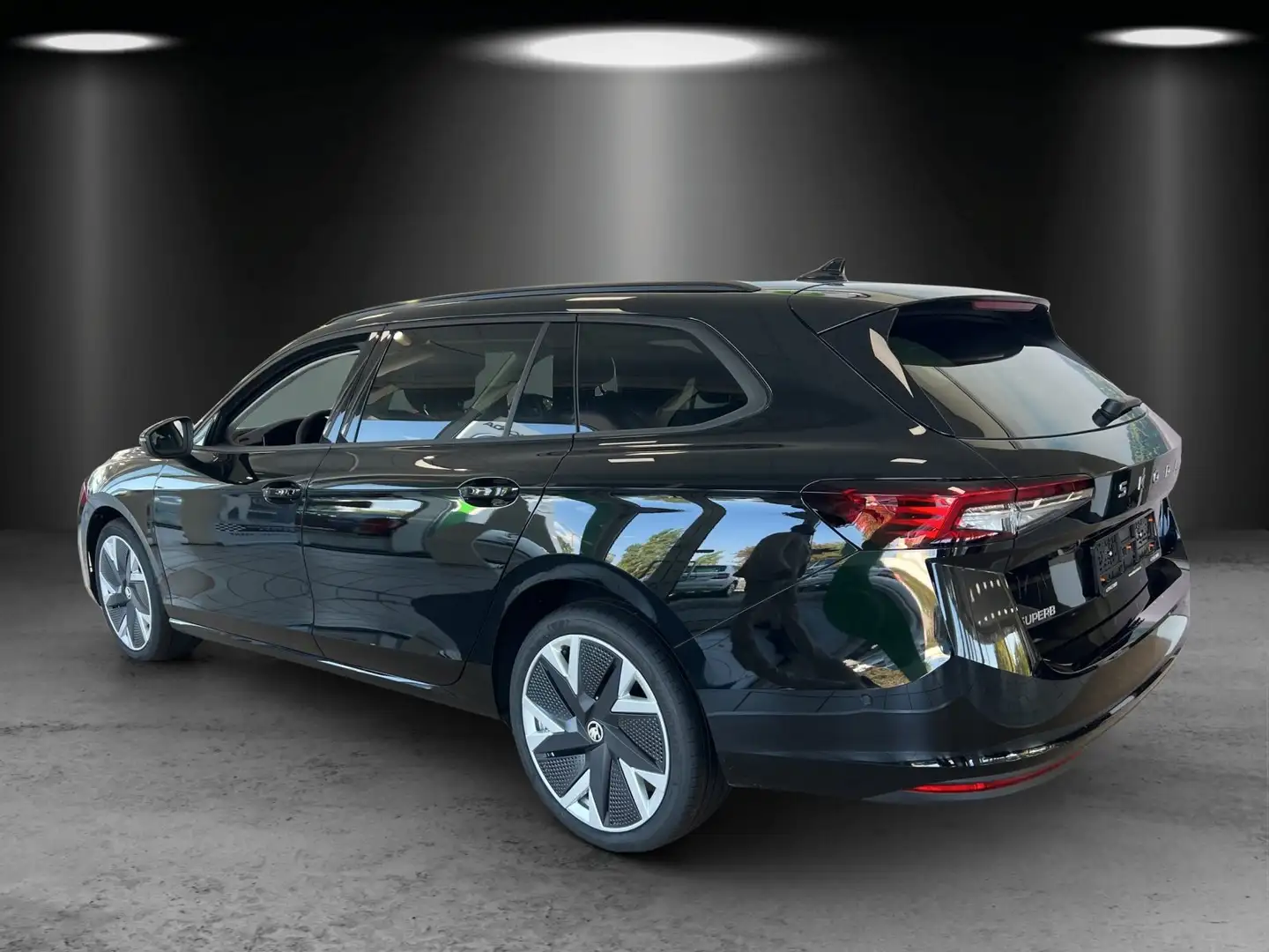 Skoda Superb Combi Selection 2,0 TDI 110 kW DSG Schwarz - 2